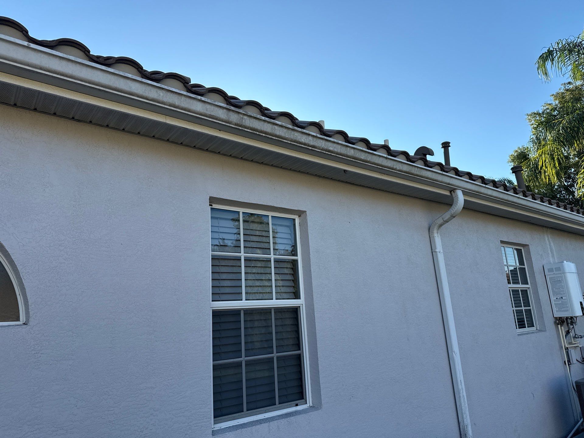 House Wash, Pool Deck & Screen Enclosure Cleaning | University Park, Sarasota FL by Sunshine AquaWash