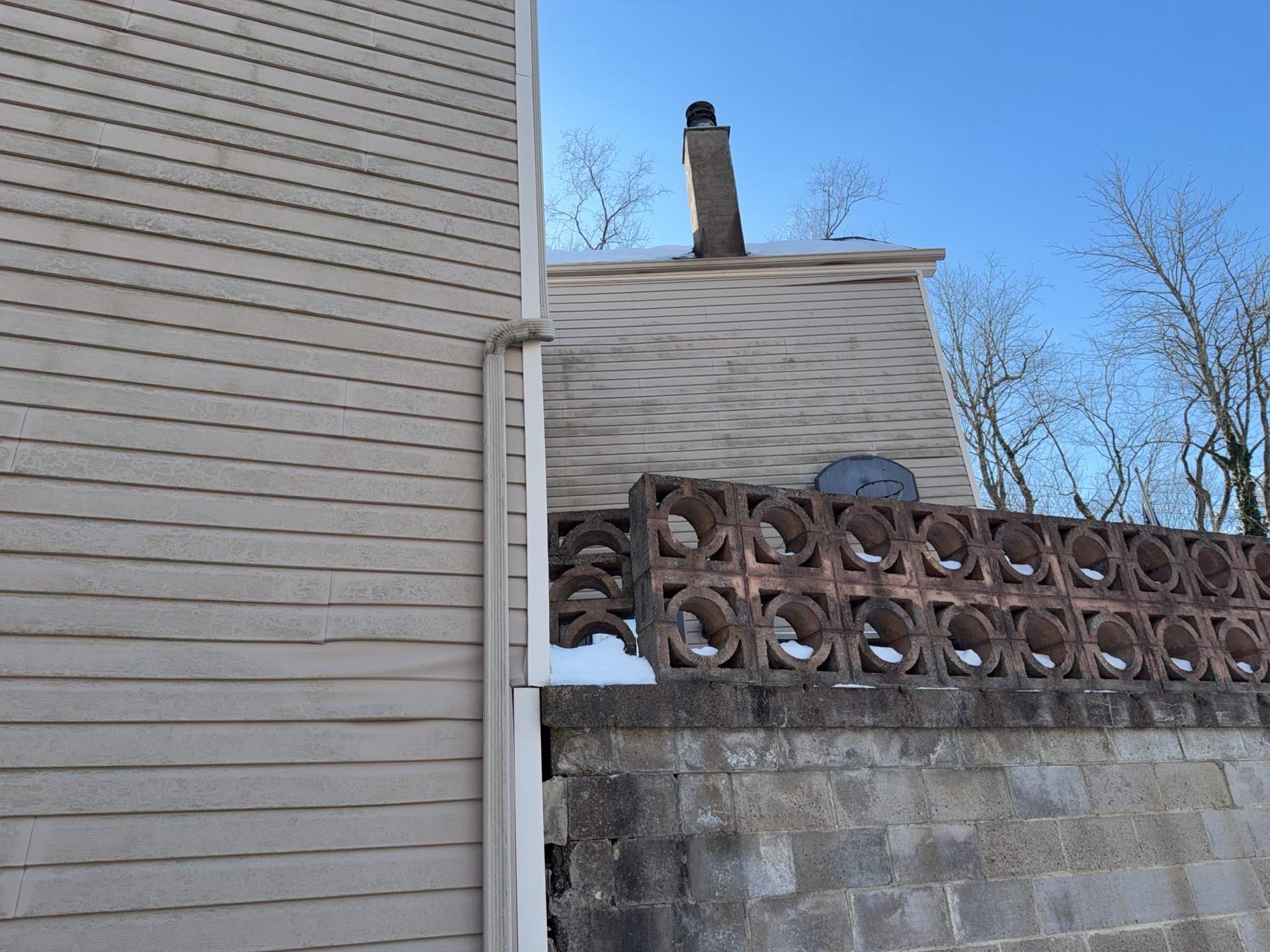 Beautiful Ovation by Mastic Vinyl Siding on the Northside by Ideal Siding Pittsburgh