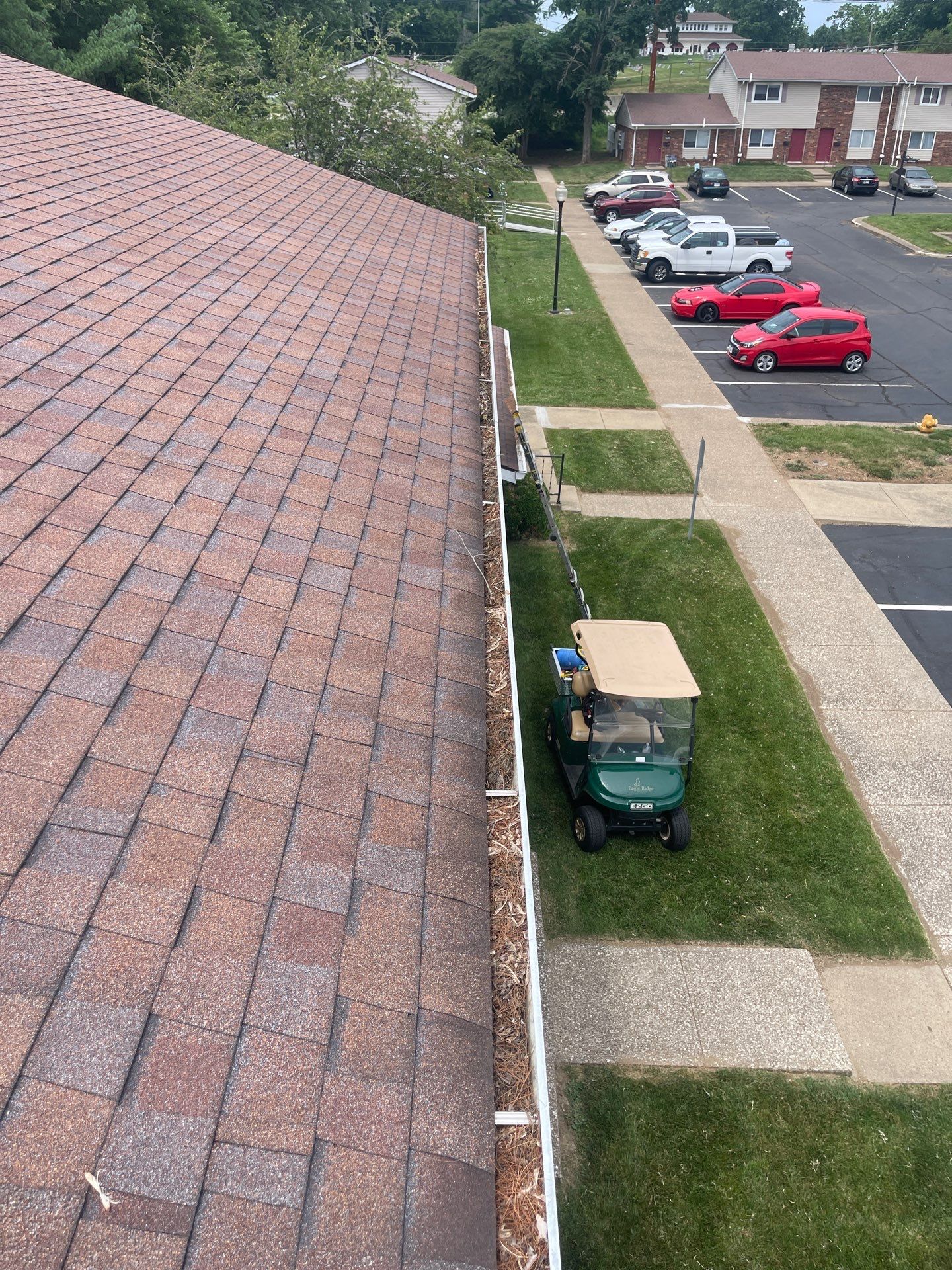 Commercial gutter cleaning Georgia before photo with filled gutters
