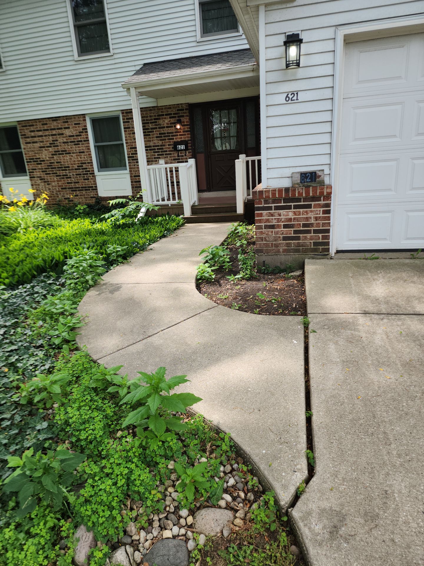 Palatine house wash and concrete power washing by Northern Power Washing LLC.