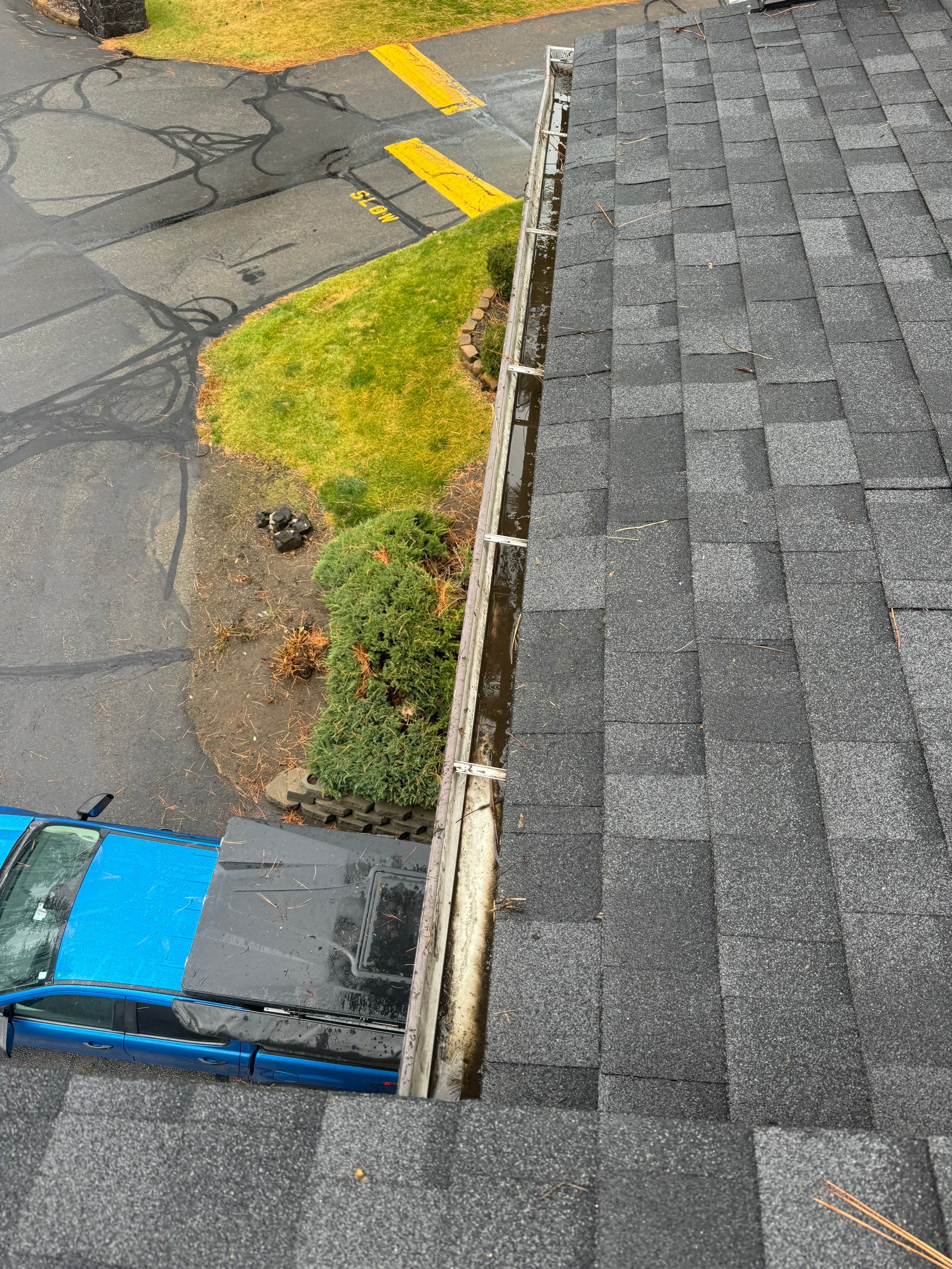 Commercial gutter cleaning Spokane after photo with clean gutters