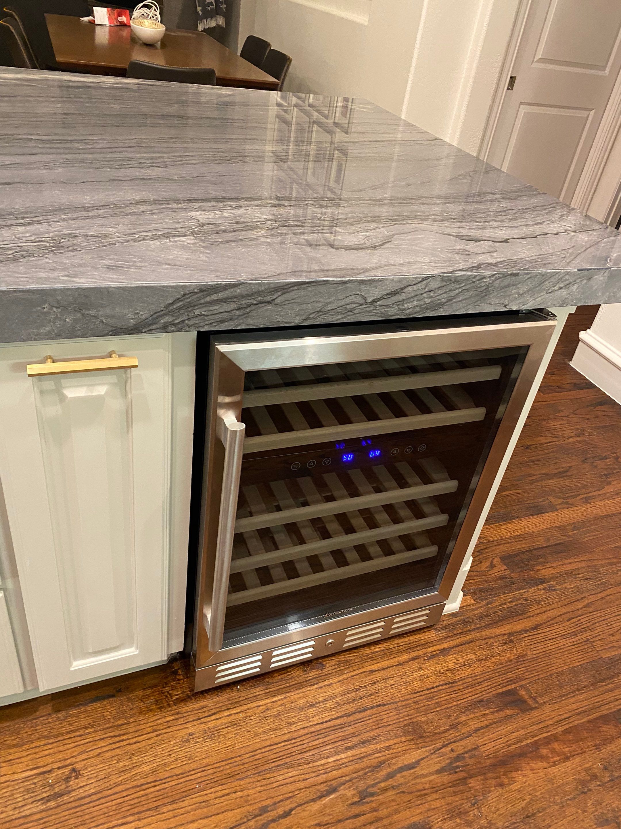 Kitchen Remodel using Quartzite by SLM General Contractors & Roofing