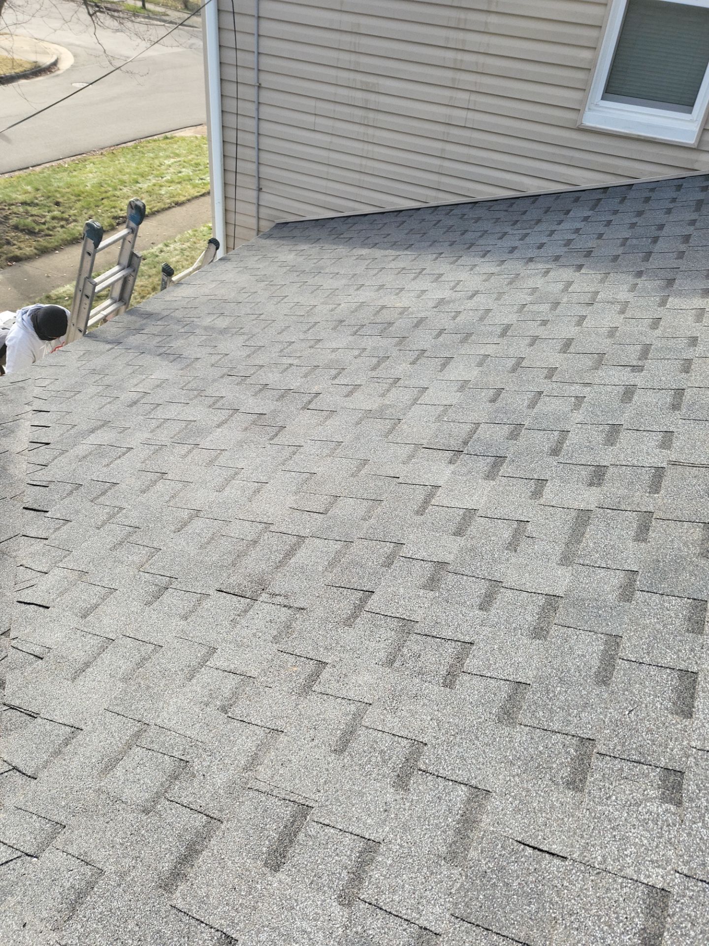 Atlas Pinnacle, Color: Pewter, Drip Edge: White by Eagle Eye Roofing