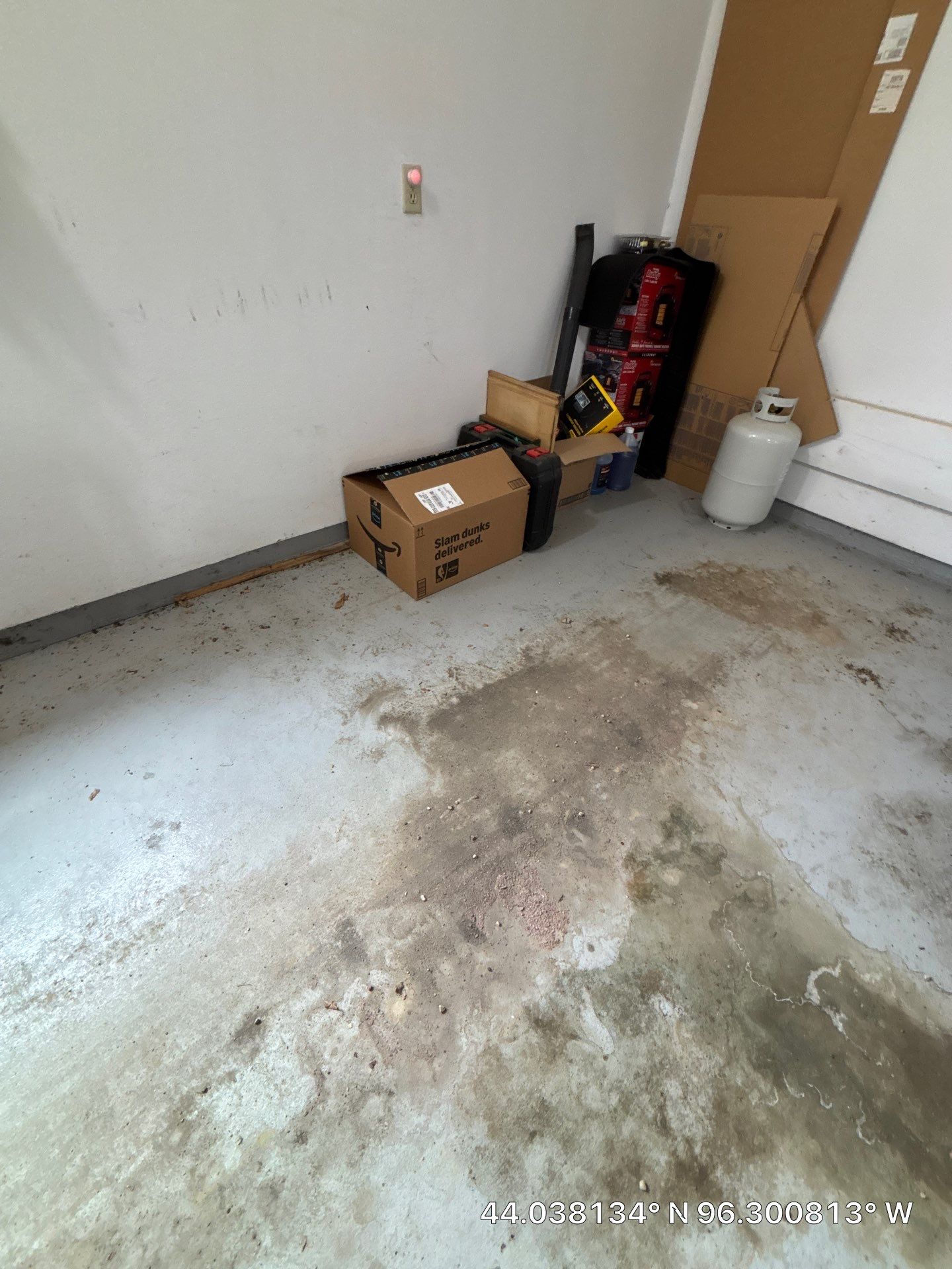 Custom Polyaspartic Garage Floor and Stairwell Coating in Pipestone by Select Painting, Coatings & Garage Cabinets