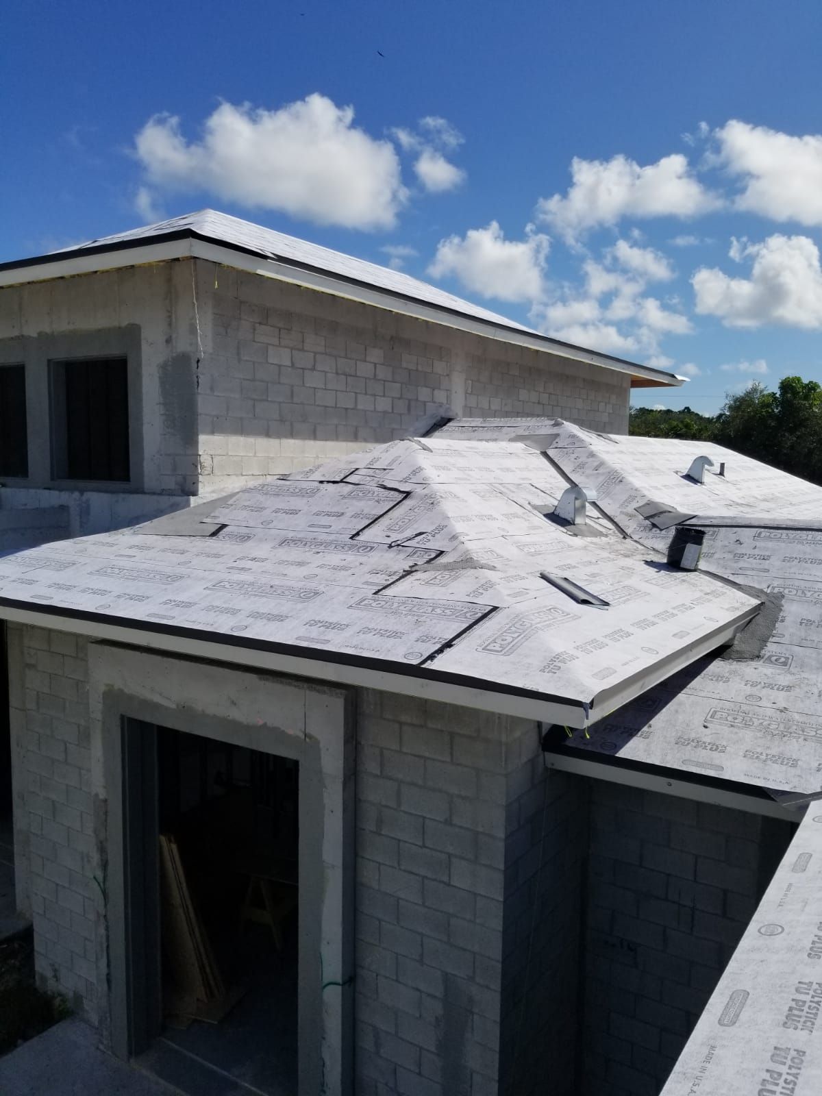 Crown Windsor Slate - Charcoal Black Color by Istueta Roofing