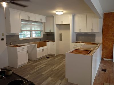 Rapid Cabinet Refitting: Turnkey Installation Completed in 48 Hours