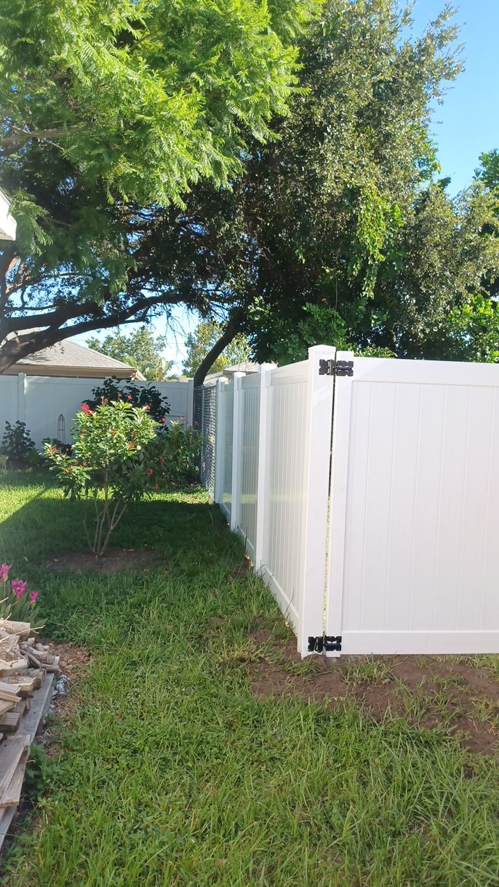 Bradenton, FL 6ft. Tall White Vinyl Privacy  by Asap fence and gates, LLC