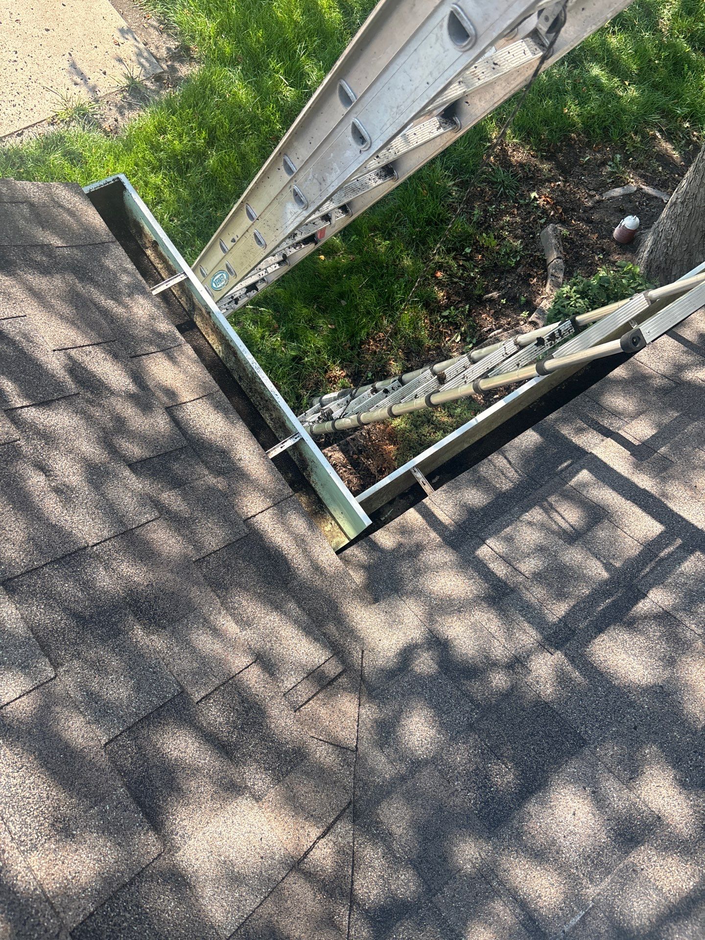 HOA gutter cleaning after photo.