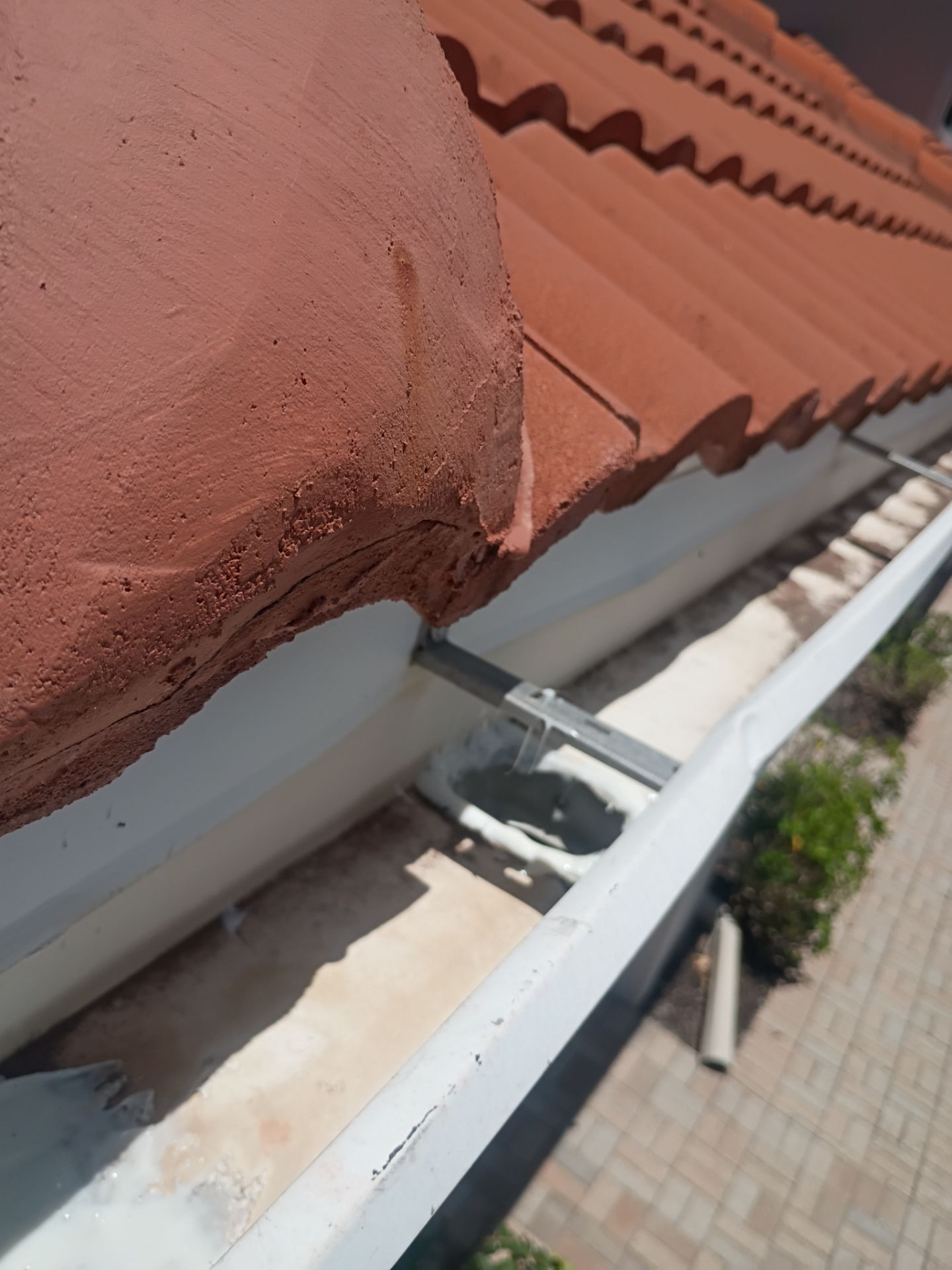 Aluminum Seamless Gutters using seal gutters in Fort Myers FL by Gutter Professors