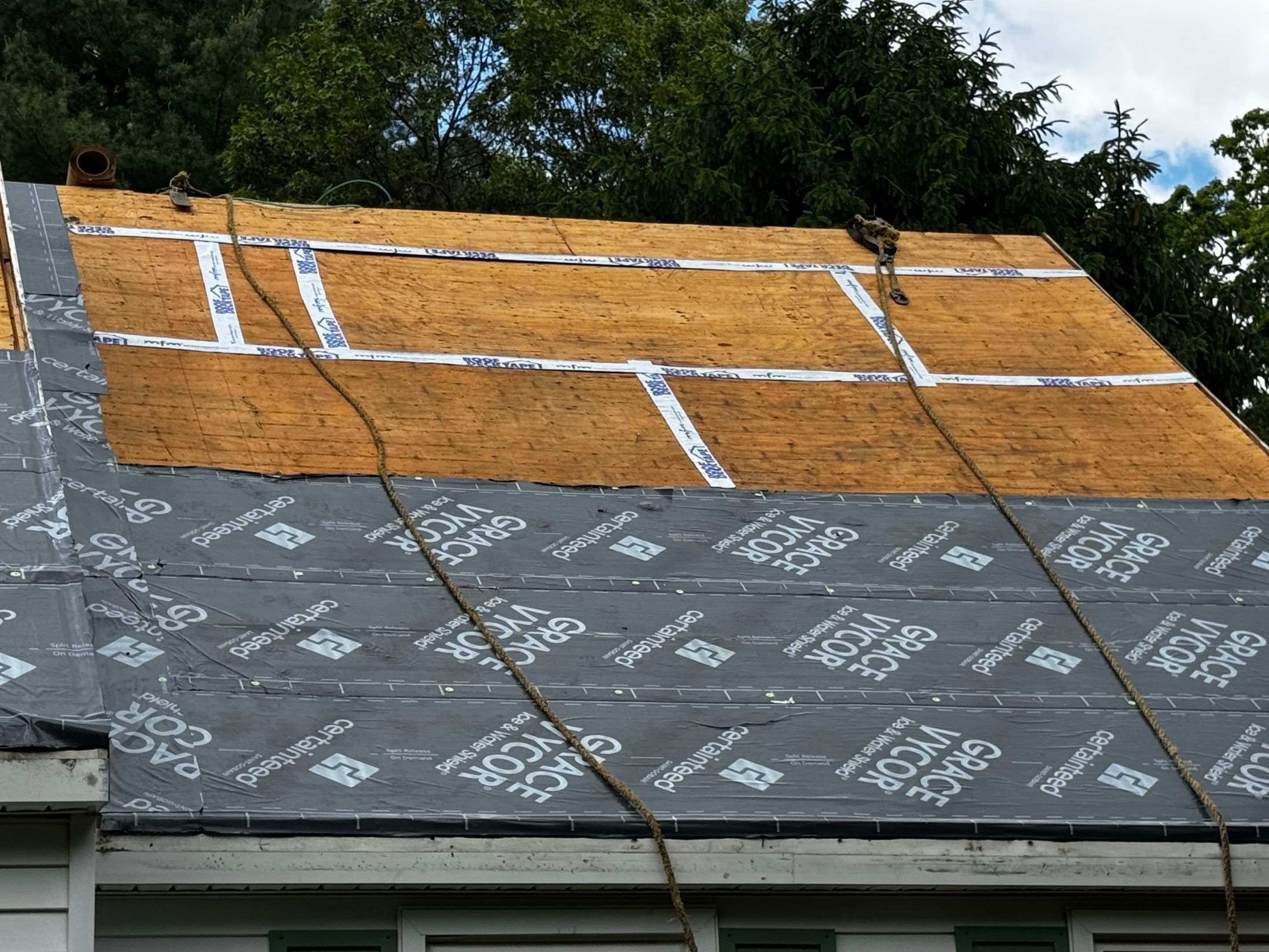 Manchester, CT new roof by DiGiorgi Roofing & Siding INC! by DiGiorgi Roofing and Siding Inc