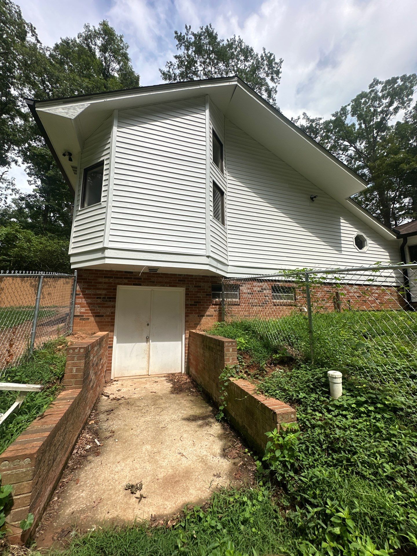 Mauldin Home Transformation With Custom Interior Molding and Exterior Painting by Painter1