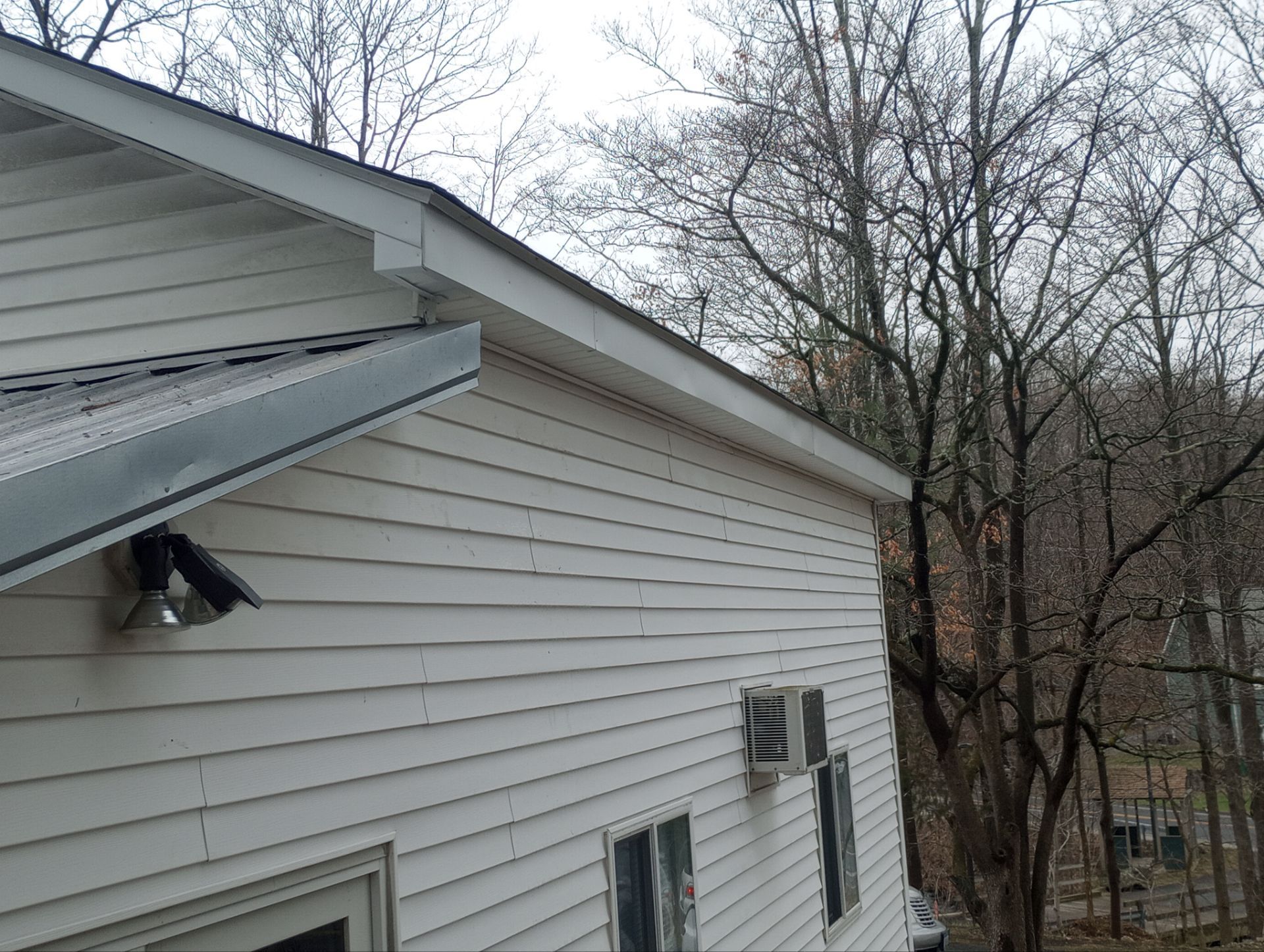 Happy Siding Customer in Highland NY  by roberts roofing