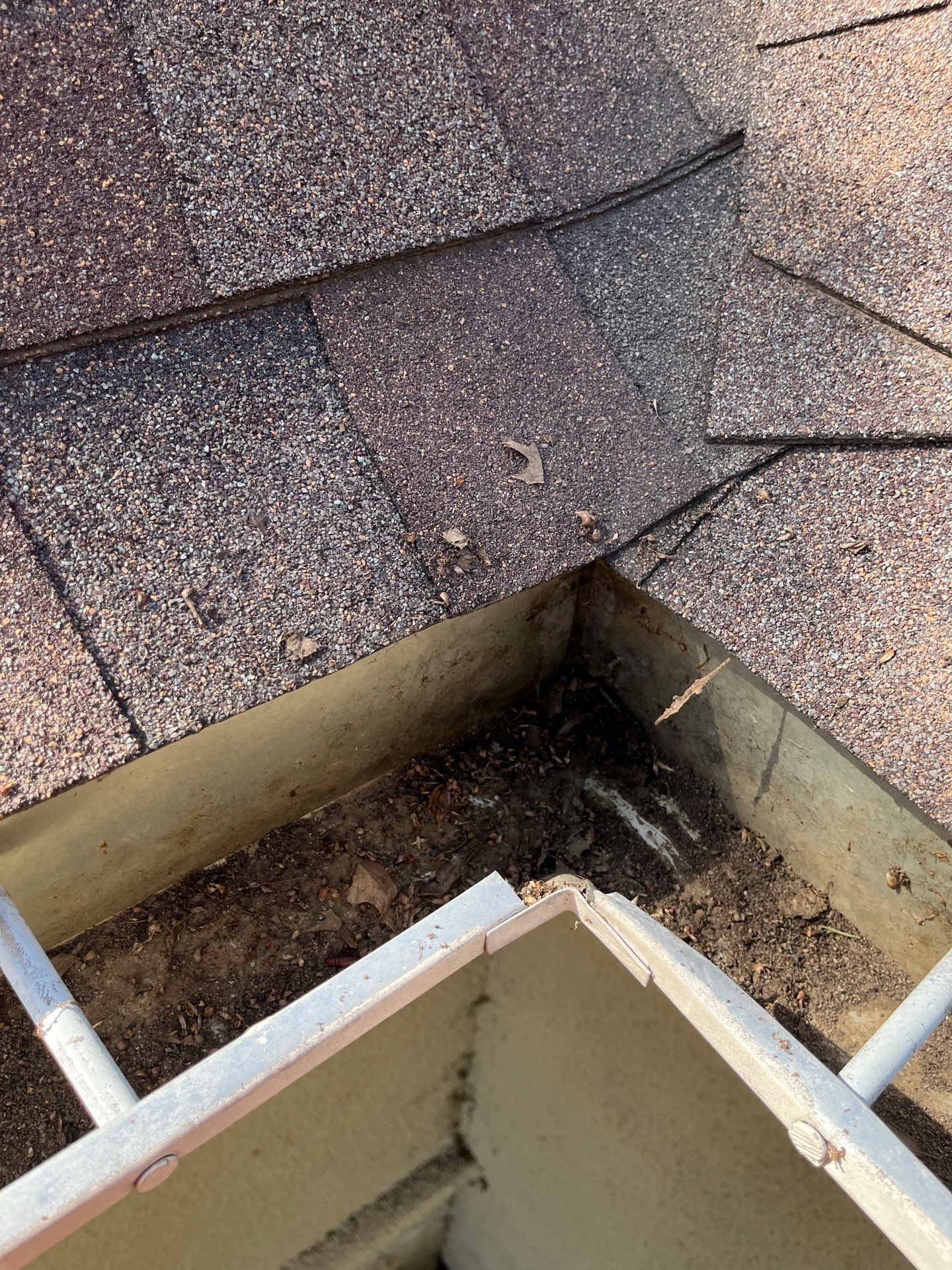 Commercial gutter cleaning Arlington & Grand Prairie, TX after photo with clean gutters
