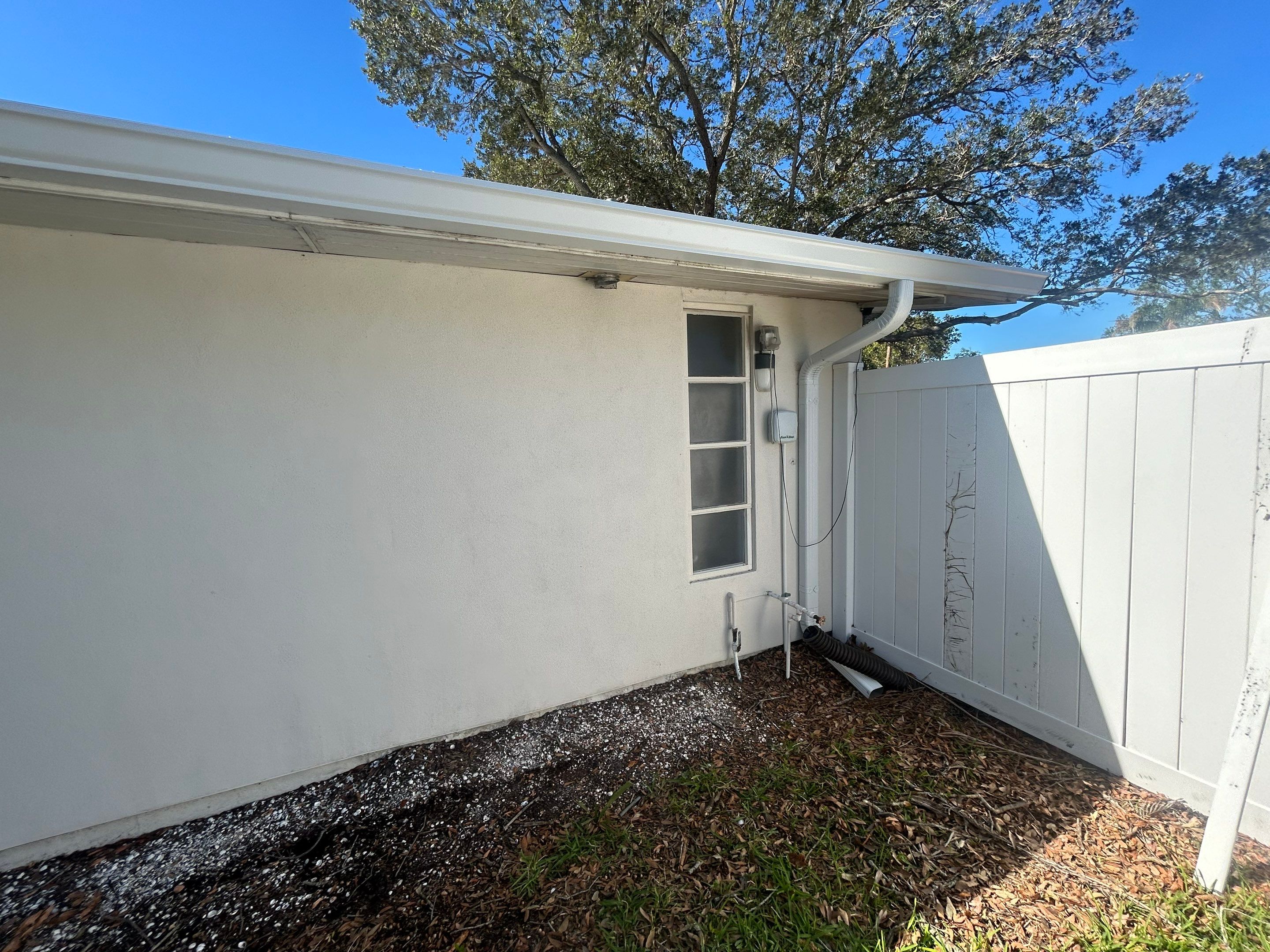 6 Inch Seamless Gutters using White Seamless Gutters in Sarasota FL by Gutter Professors