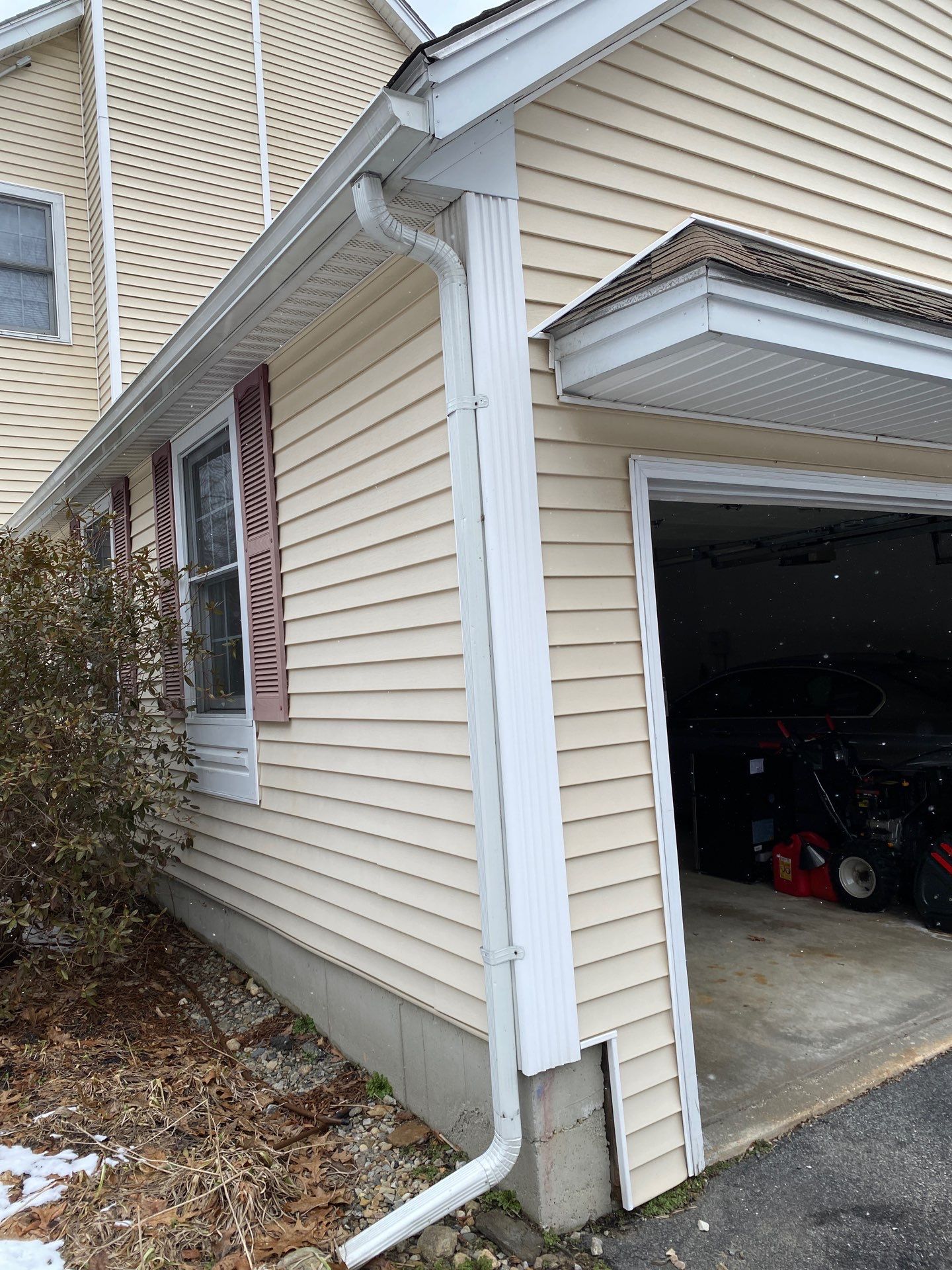 Realtor consult by Mighty Dog Roofing of Greater Middlesex County