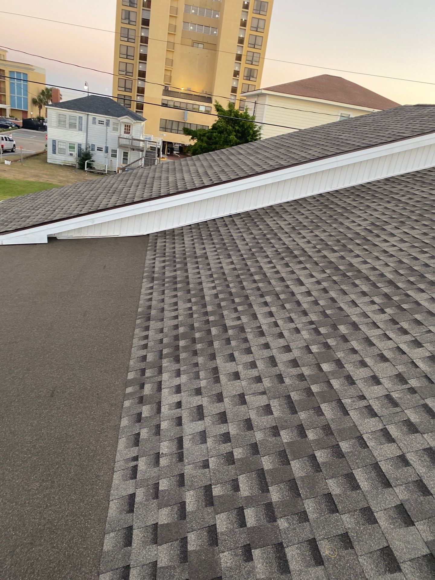 GAF HDZ - Weathered Wood by Linta Roofing Inc