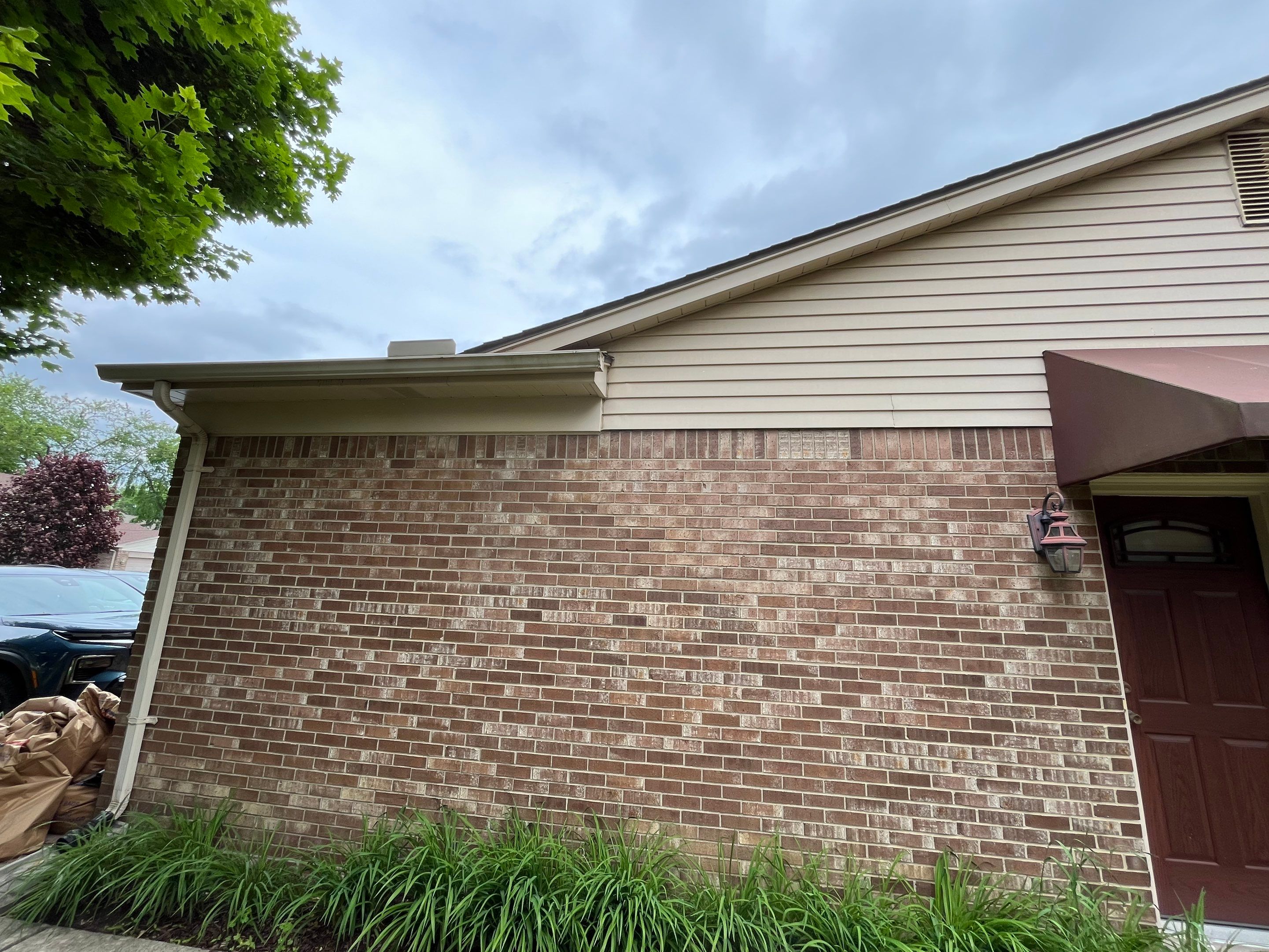 Siding Replacement using Alside S7 Cedar Mill Grain Pebble by 180 Contractors