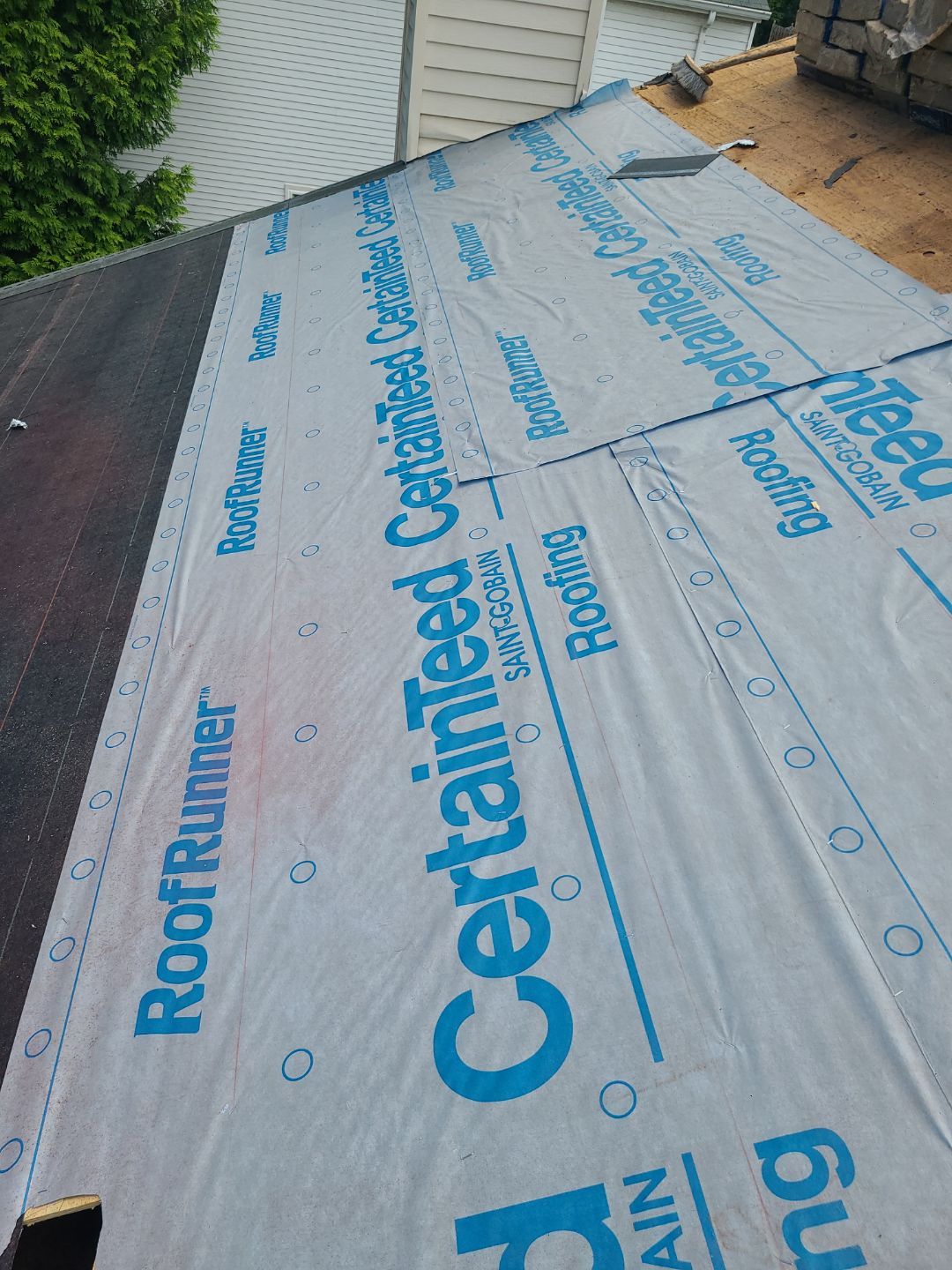 Falls Church: CertainTeed Landmark Pro Designer Shingles in Max Def Pewterwood by RM Banning, Inc.