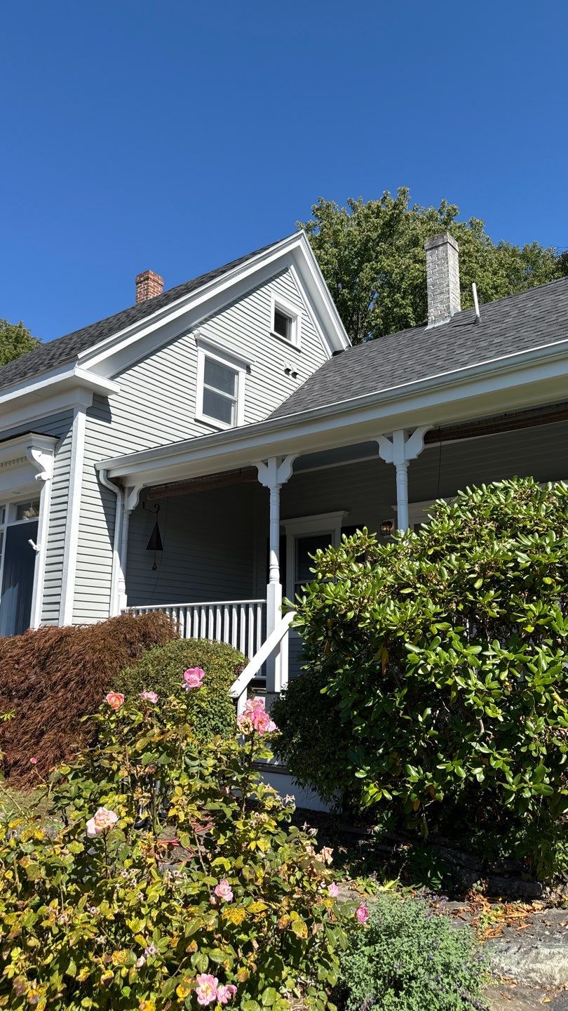 Project in Rockport by NORTH ATLANTIC PAINTING COMPANY 