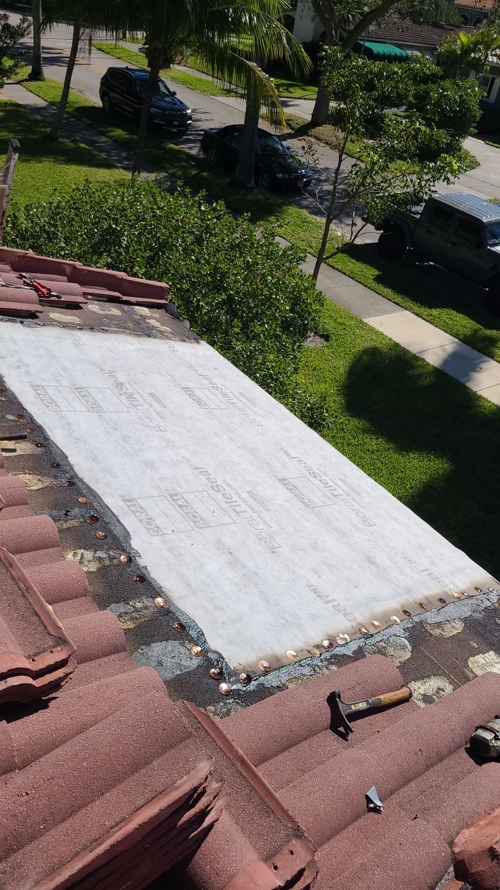 Tile Roof Repair in Hollywood ā Precision, Professionalism, and Quality Work by Aastro Roofing