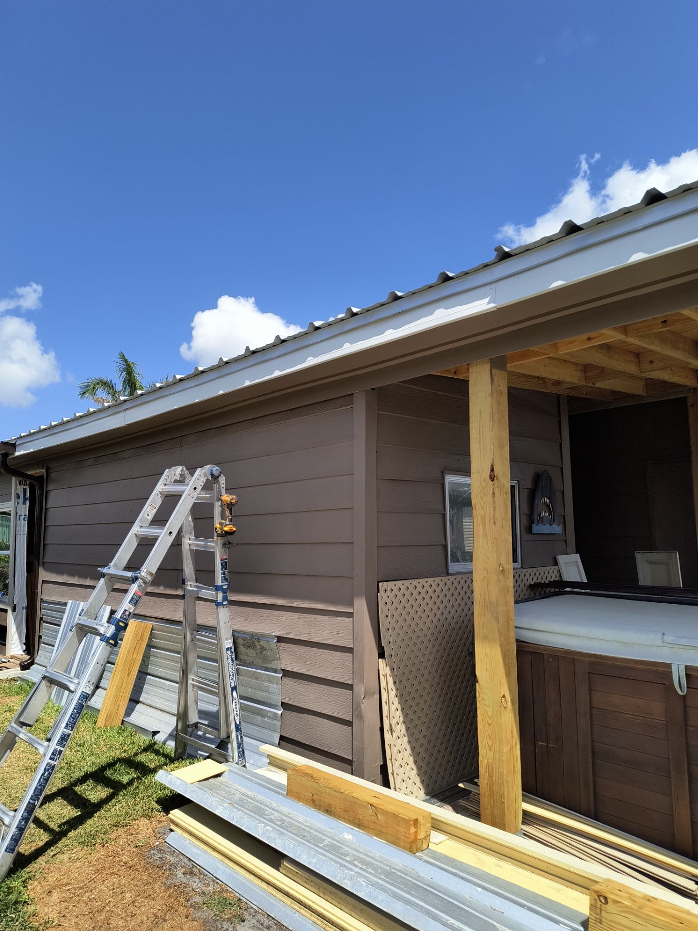 6 Inch Seamless Gutters using 3X4 Elbow Downspout in Venice FL by Gutter Professors