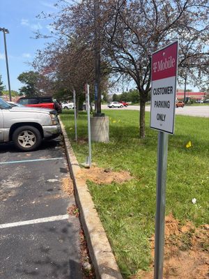 T-Mobile Customer Parking Sign Installation in Mishawaka