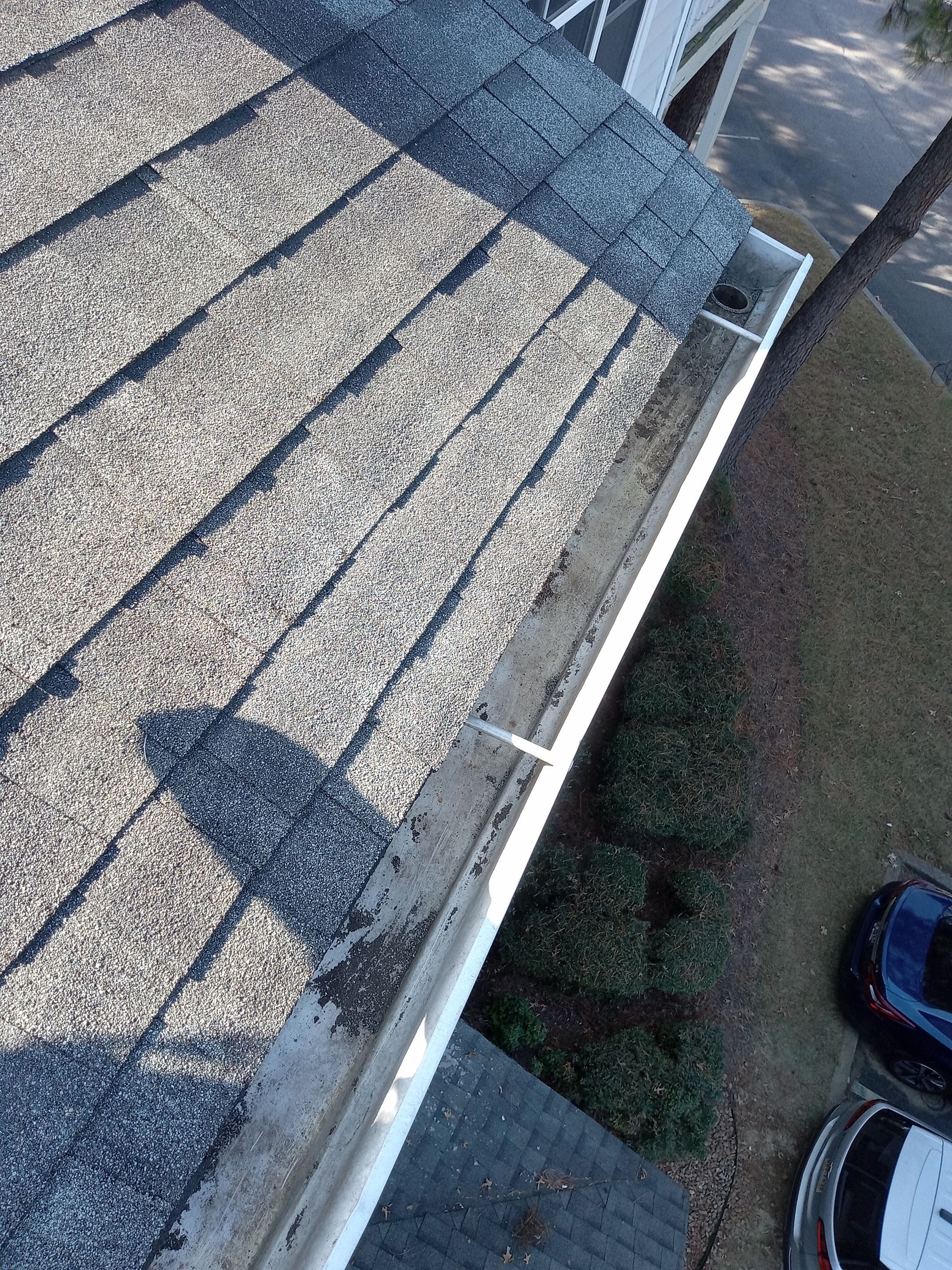 HOA gutter cleaning after photo.