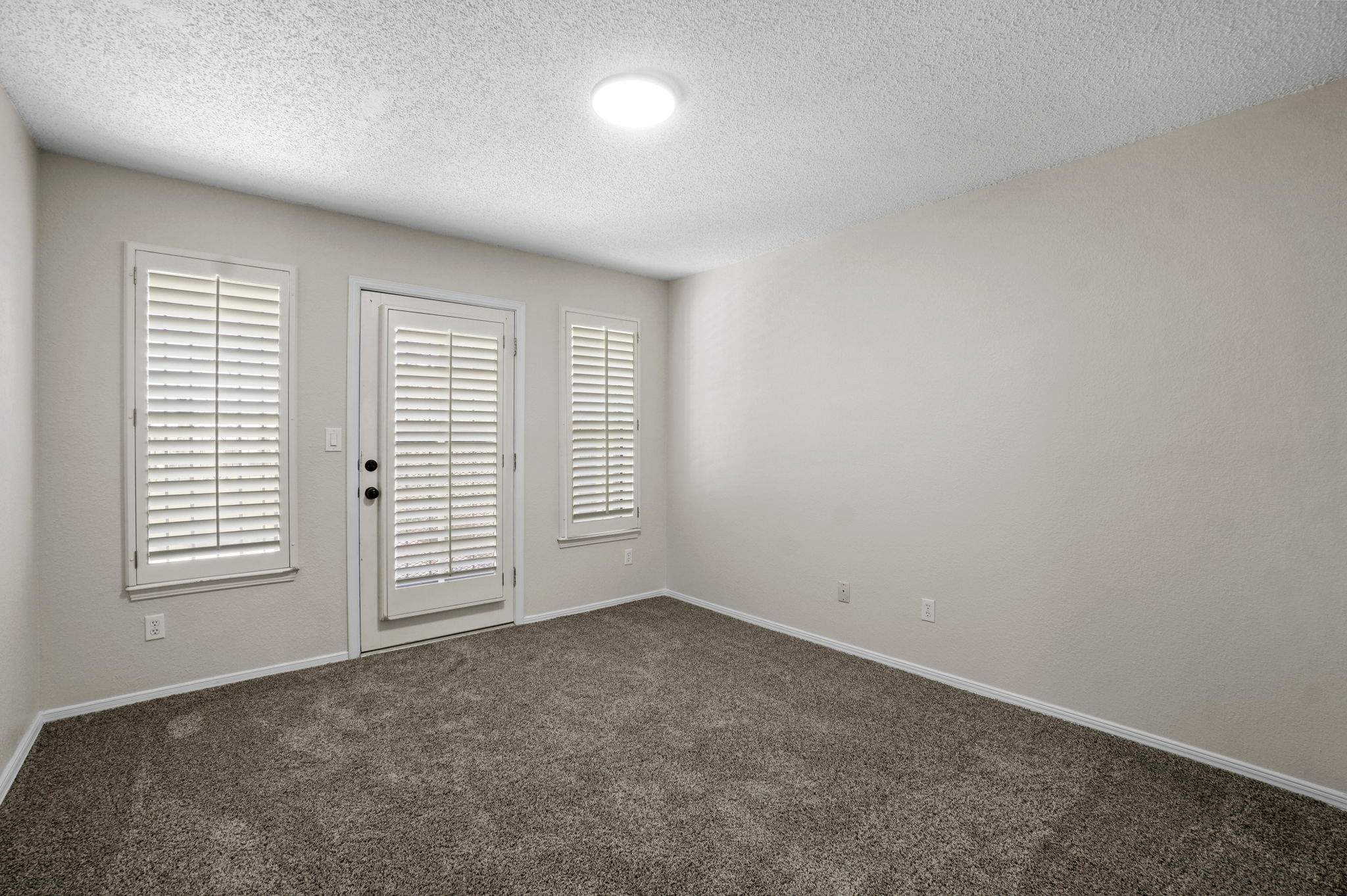 Luxury condo remodel by the golf course by Castro Brothers Solutions
