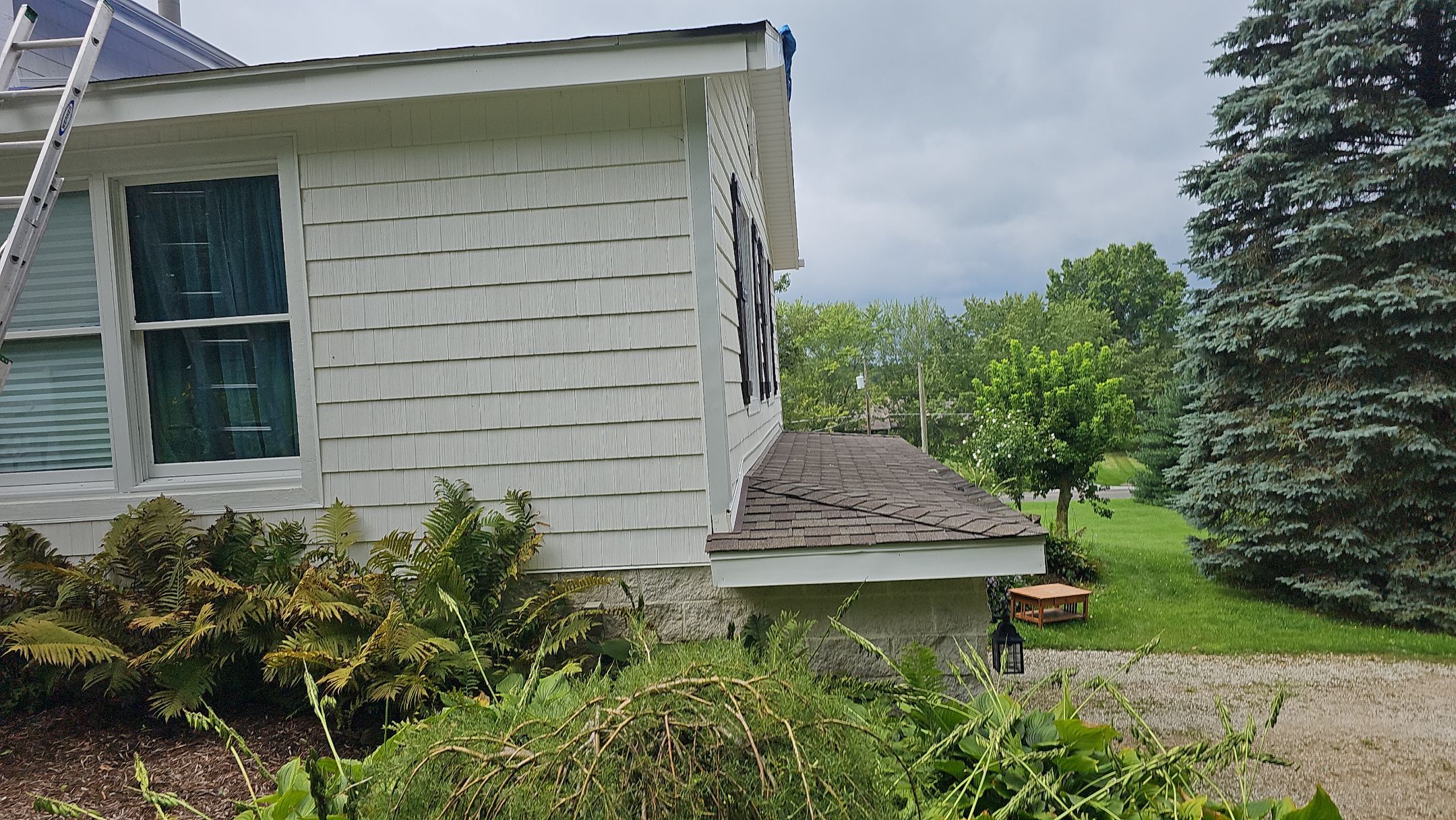 ATLAS PINNACLE COLOR: BLACK SHADOW by Eagle Eye Roofing