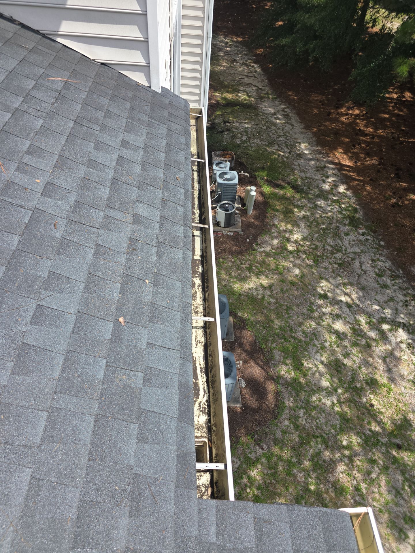 Commercial gutter cleaning Wilmington, NC after photo with clean gutters