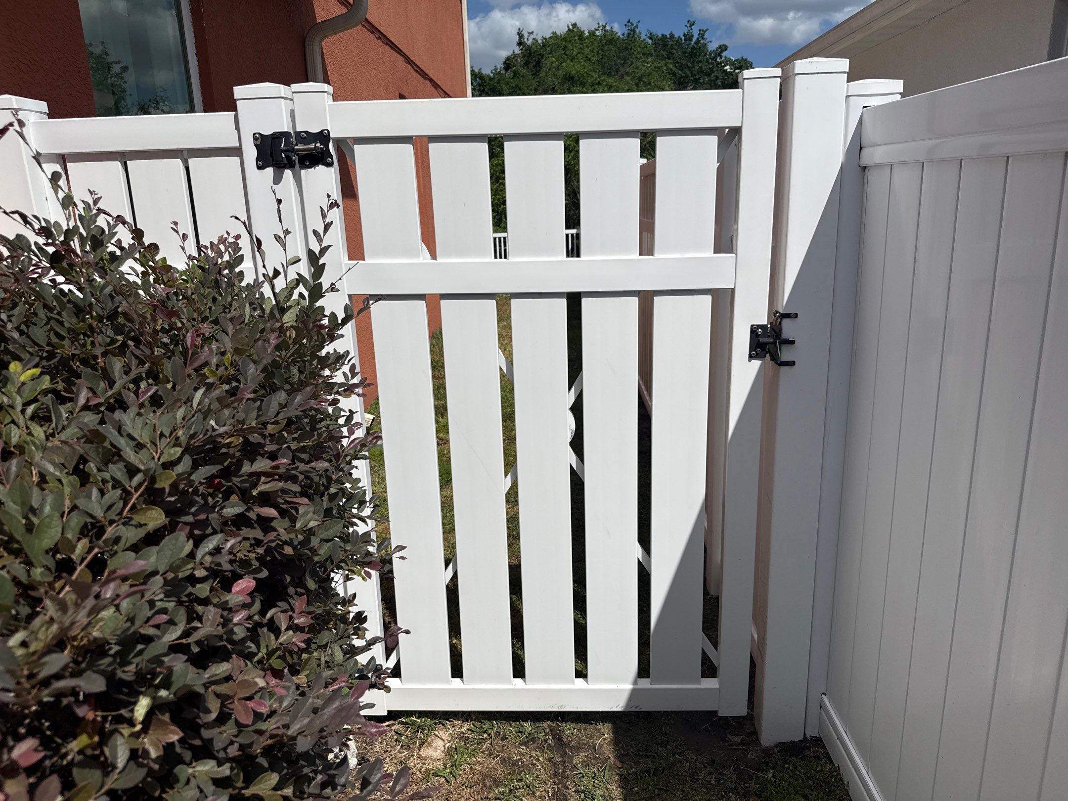 Vinyl Fence & Paver Patio Cleaning β Creekside Oaks, Parrish, FL by Sunshine AquaWash