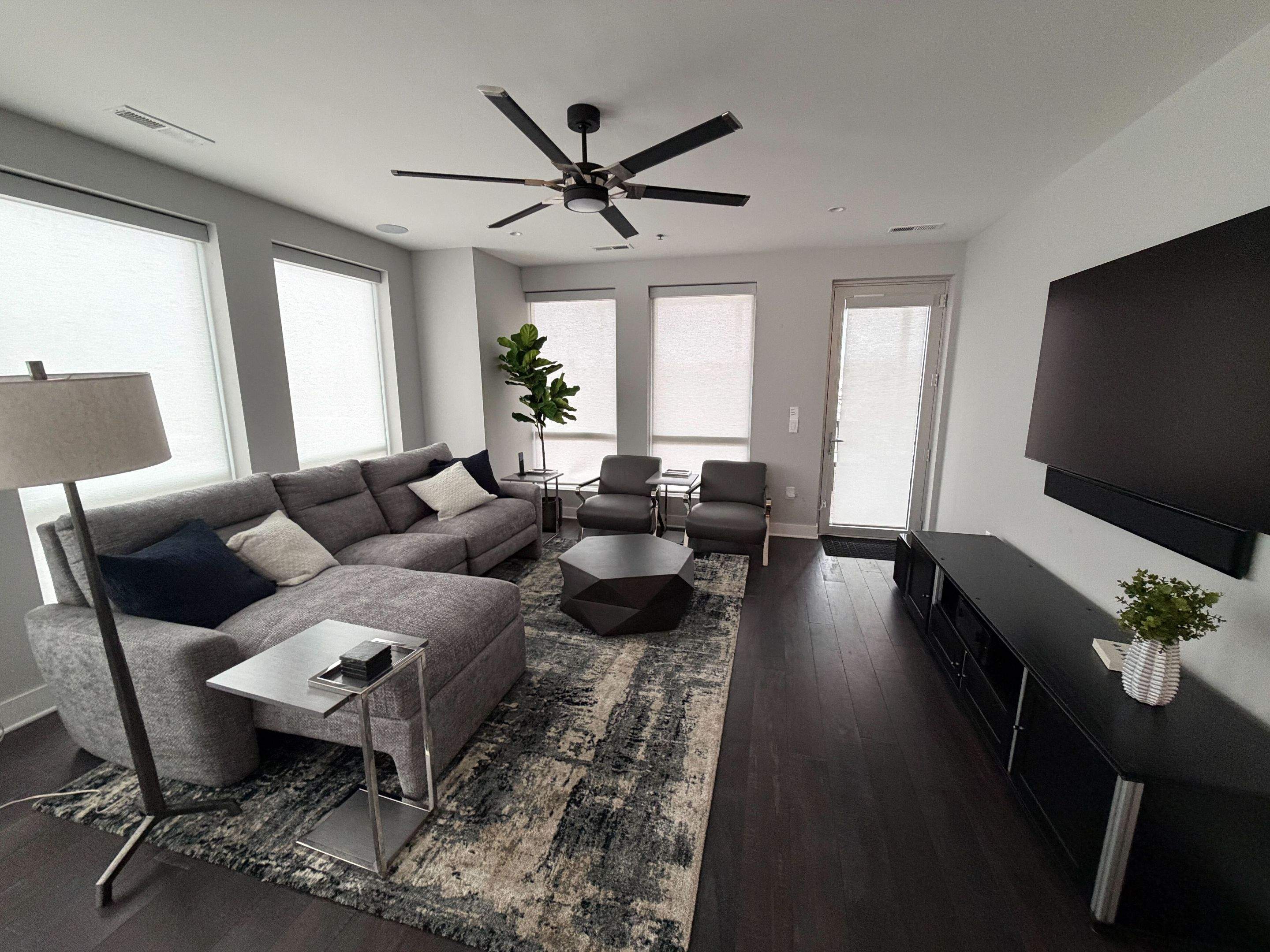 Bridge Park Penthouse: Control4 Integration of 46 Shades by Connesso