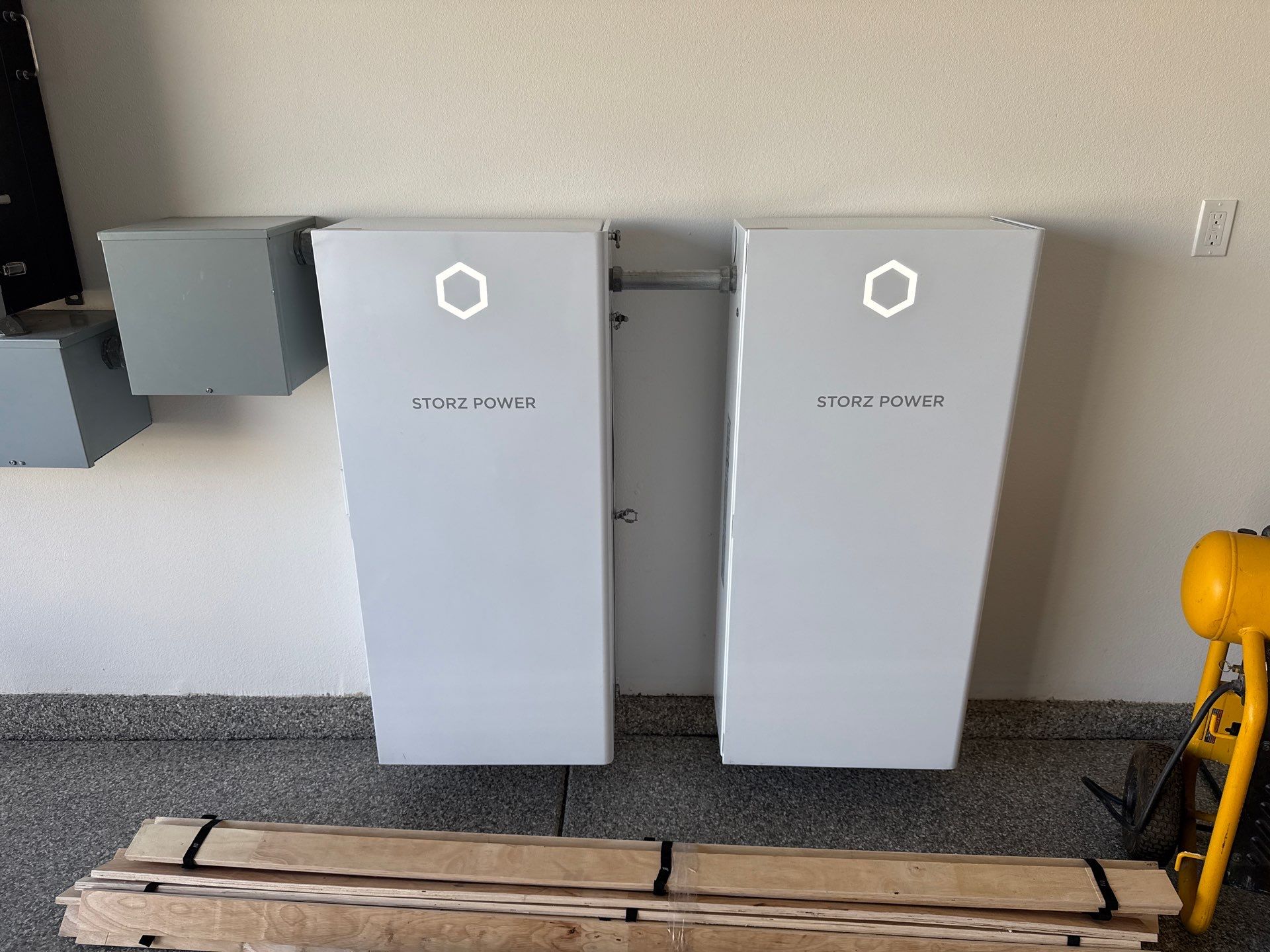 Sol-Ark Inverter with Storz Power Battery  by Goat Solar Inc. 