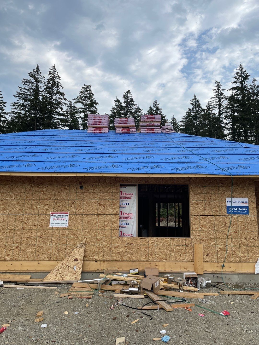 Residential Roofing Installation using OC Oakridge shingles by Top Notch Roofing Inc