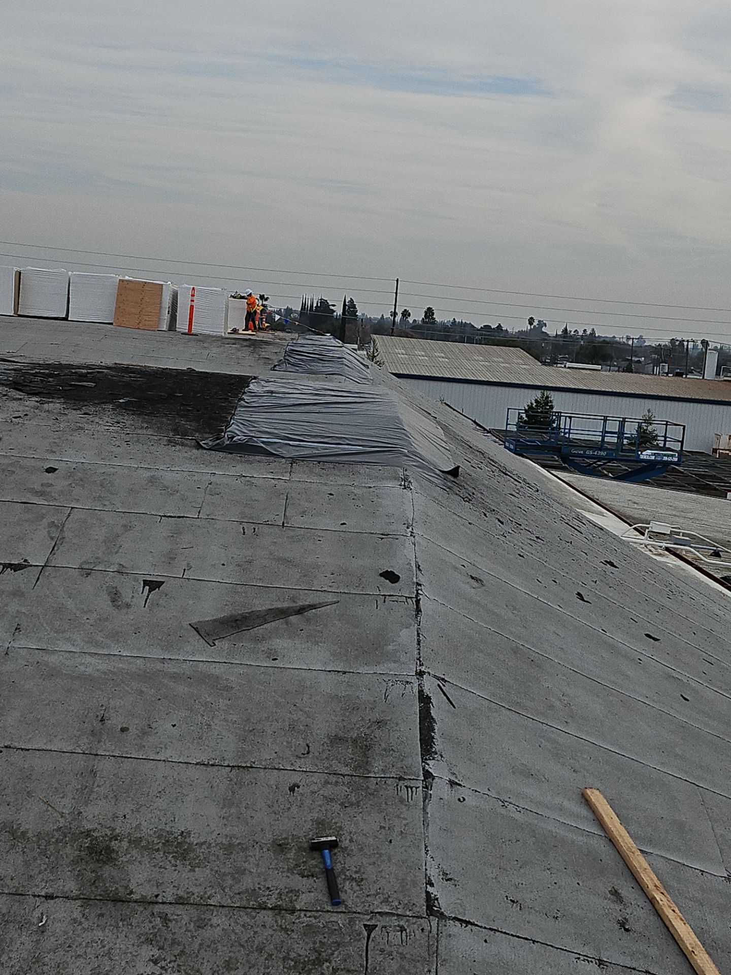 TPO single-ply roofing system using GAF Single-ply TPO 60 mil with 1.5 inch ISO board insulation by Straight Edge Roofing Inc