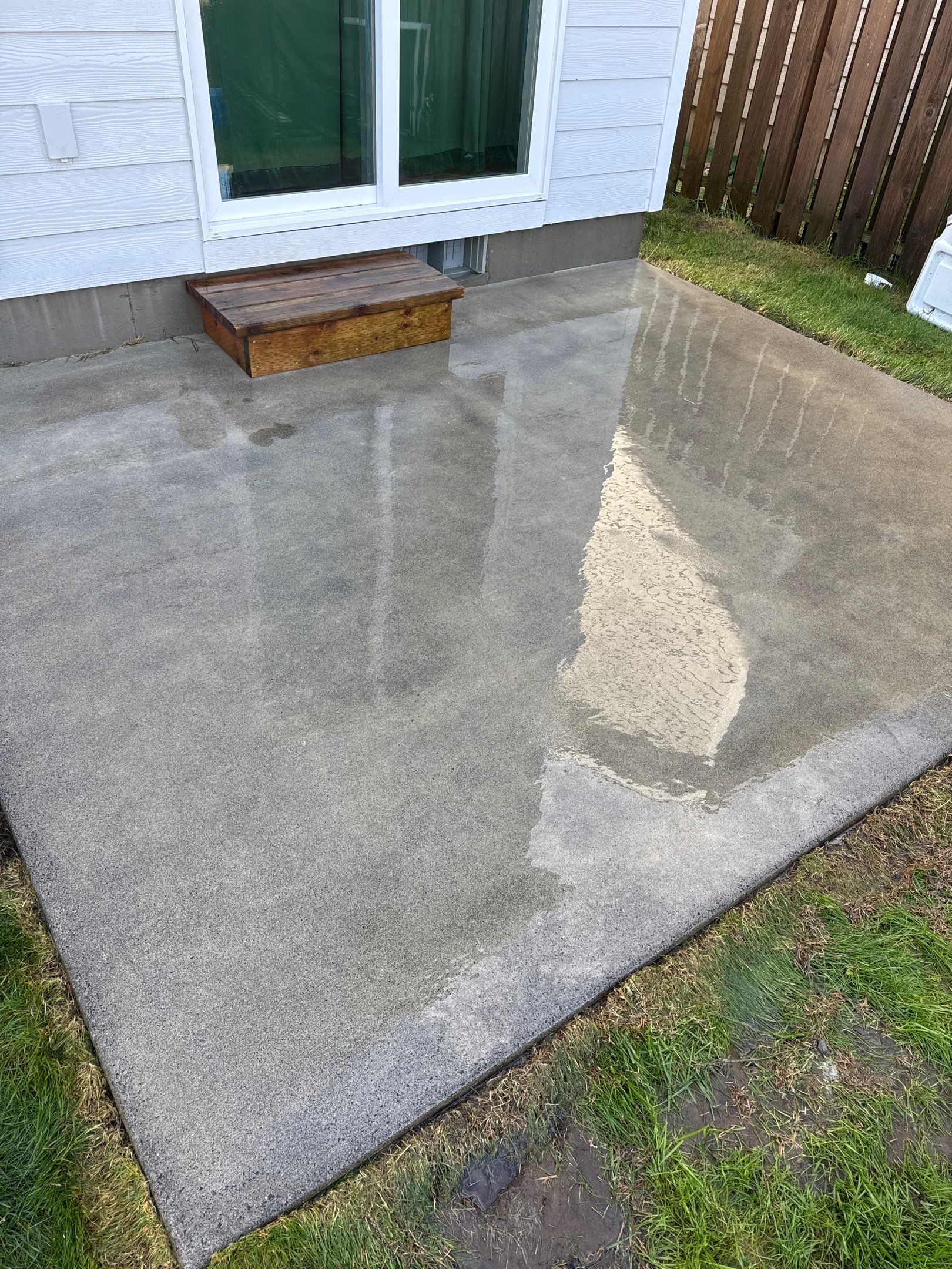 Warrenton Home Exterior Transformation by Rolling Suds of Oregon Coast – Salem