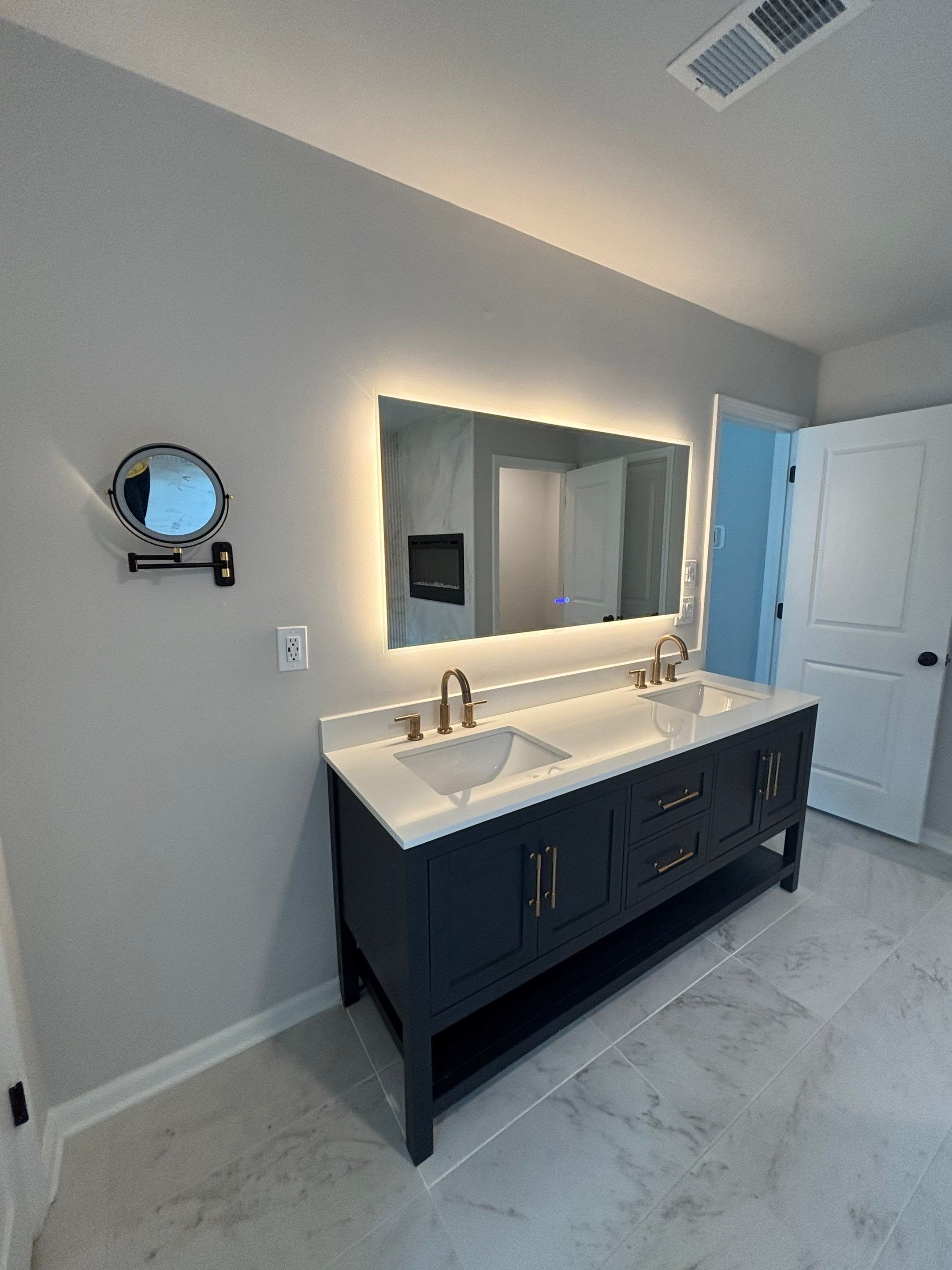 Master bathroom renovation using Free standing tub by Prudencio