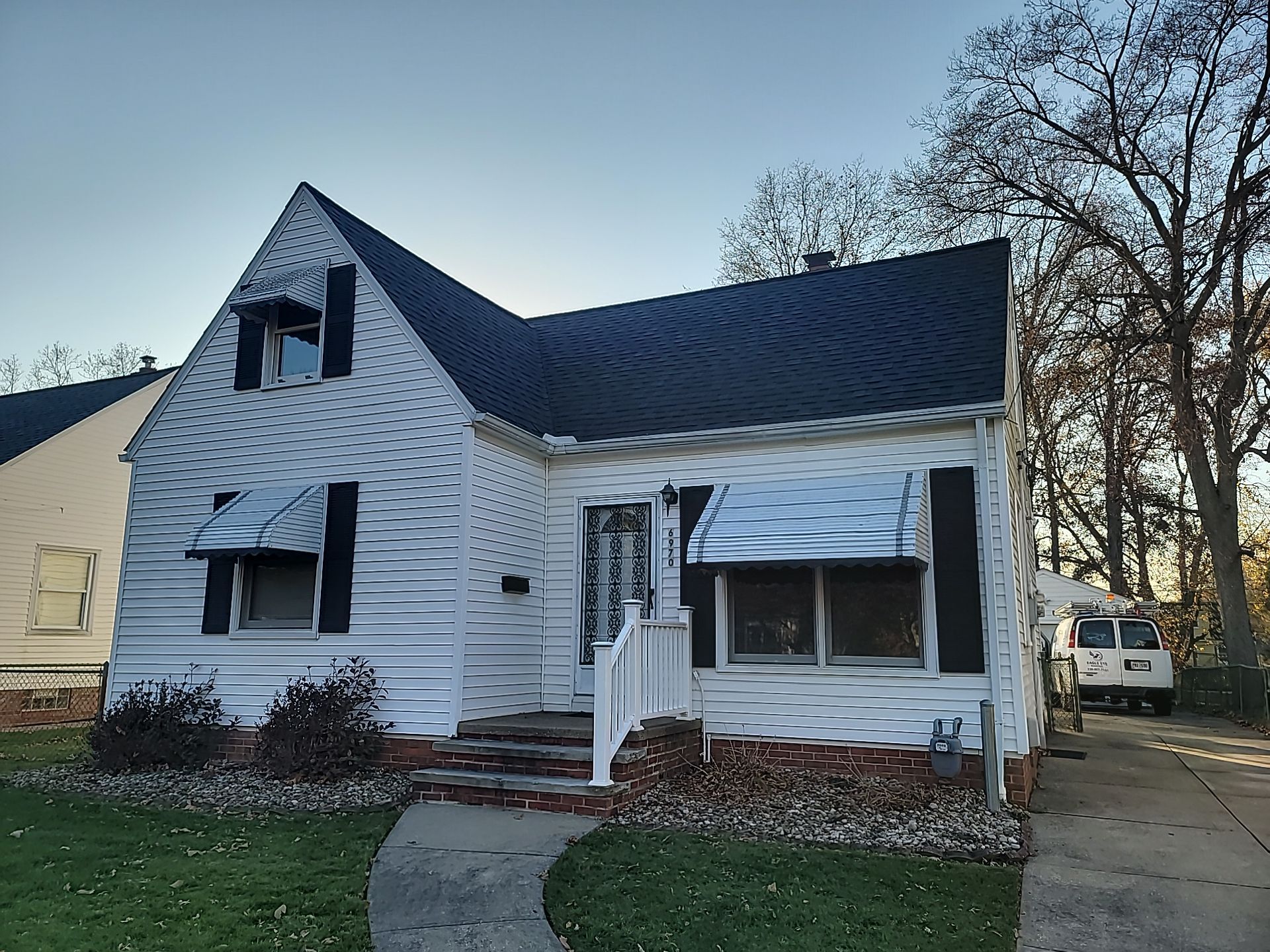 ATLAS PINNACLE COLOR: BLACK SHADOW DRIP EDGE: WHITE by Eagle Eye Roofing