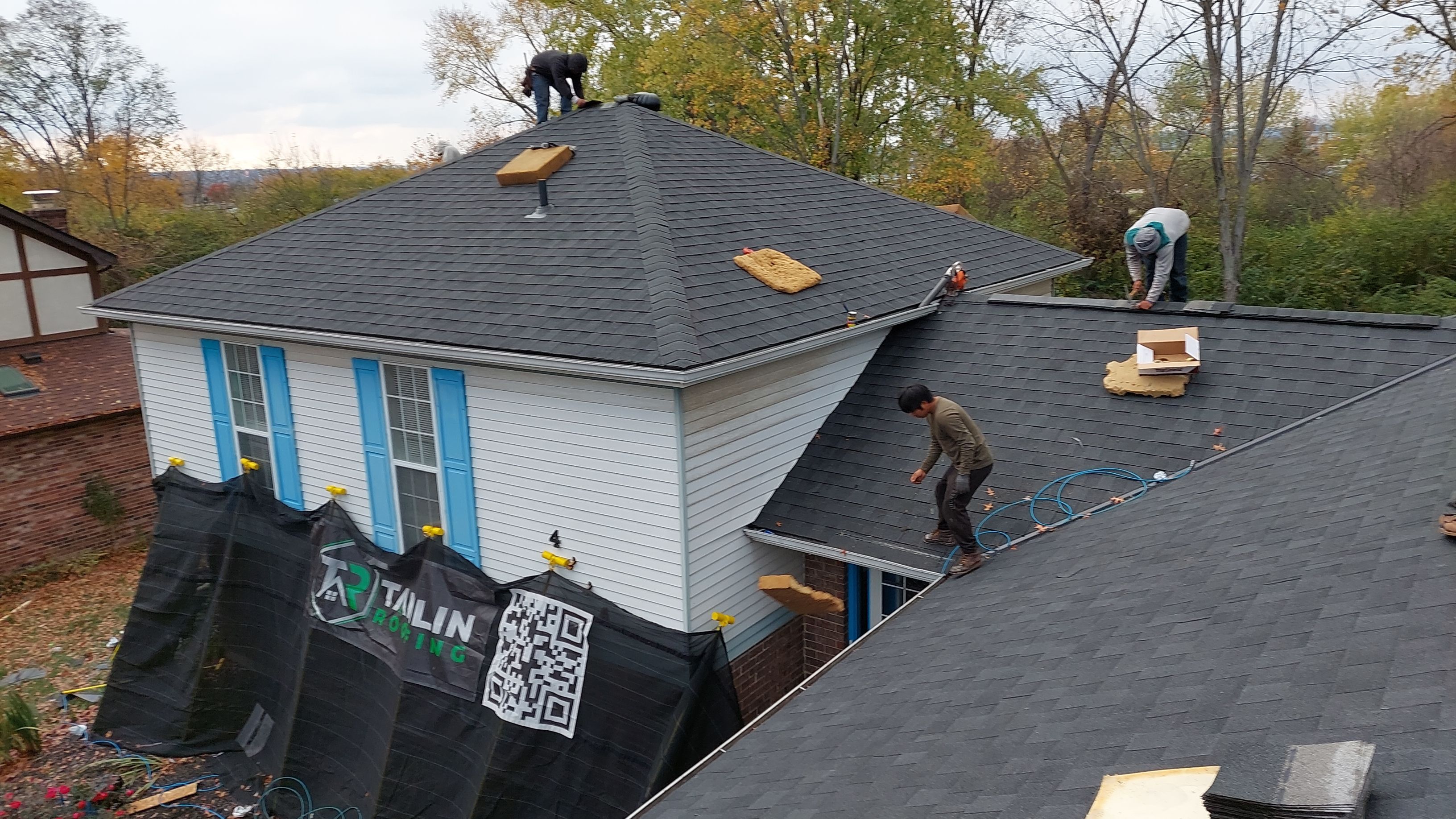 Liberty Township - Pristine Black by Tamlin Roofing