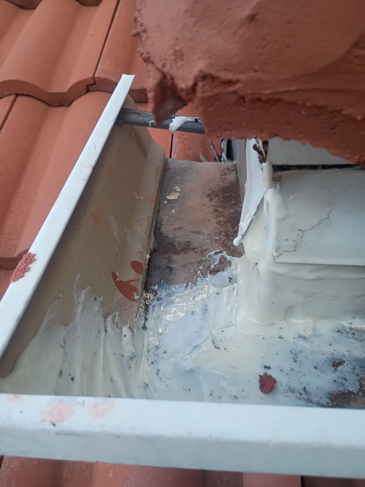 Aluminum Seamless Gutters using seal gutters in Fort Myers FL by Gutter Professors