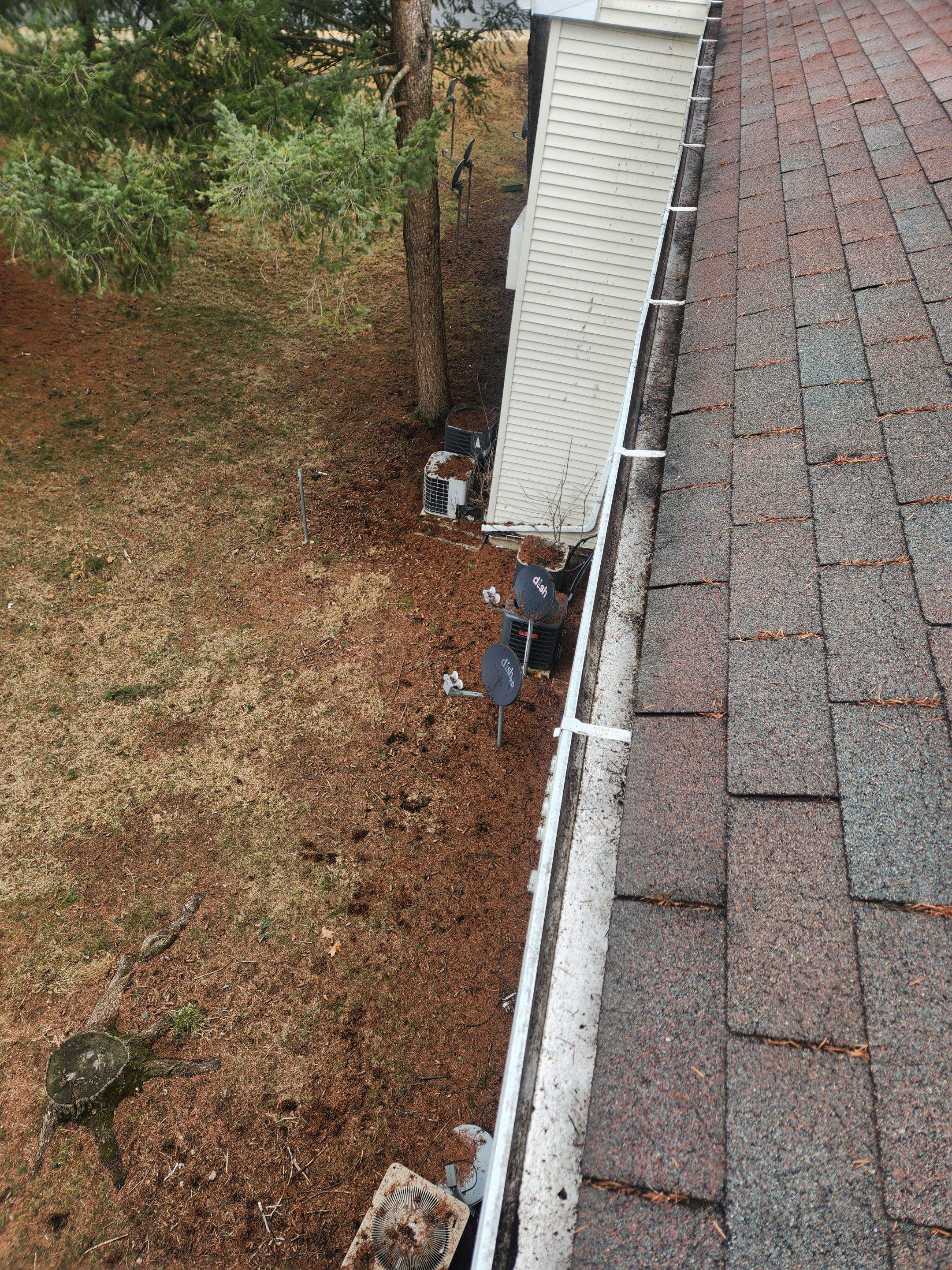 Commercial gutter cleaning Reading, PA after photo with clean gutters