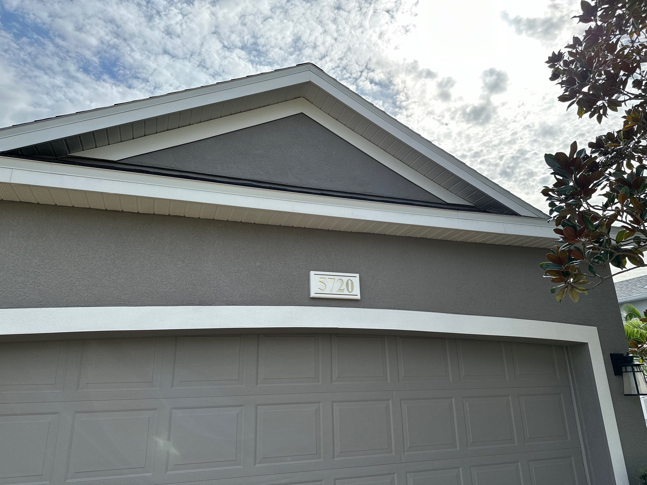 House Wash, Lanai Cleaning, and Driveway Cleaning by Sunshine AquaWash