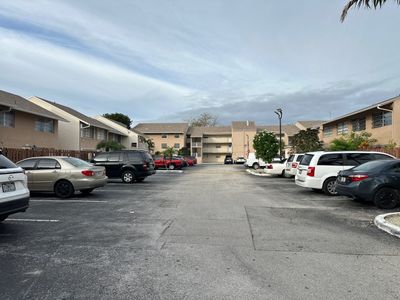 LAKE AND TENNIS VILLAS CONDO BLDG 8470