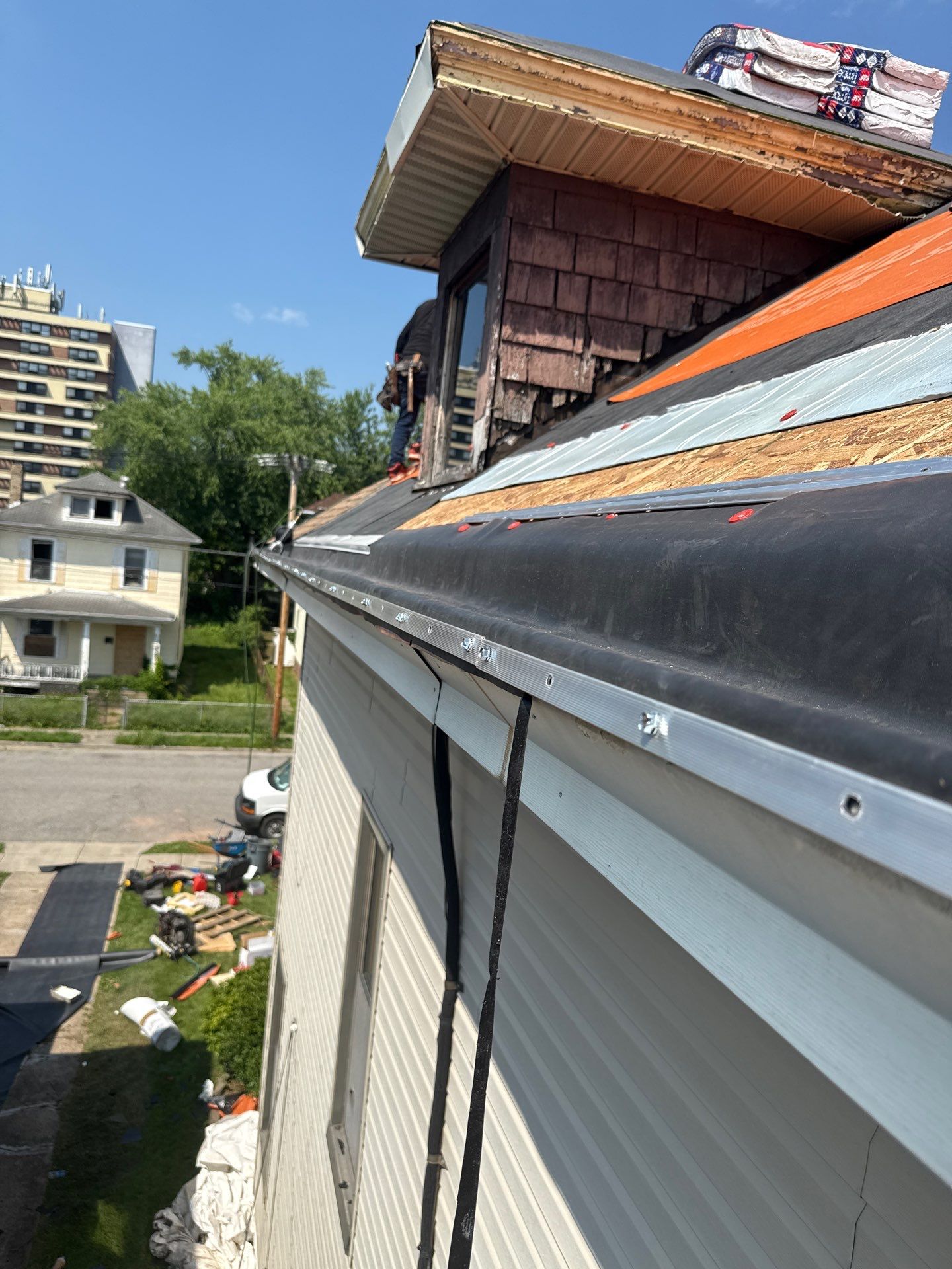 Residential Roofing Installation using GAF Timberline HDZ Shakewood by Rainstoppers Roofing