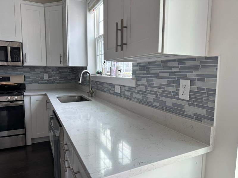 Another beautiful glass kitchen backsplash in new Townhouse by Footprints Floors Morristown