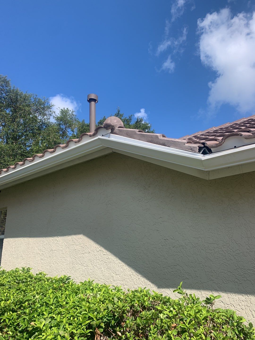 Aluminum Seamless Gutters using 6 Inch Seamless Gutters in Sarasota FL by Gutter Professors