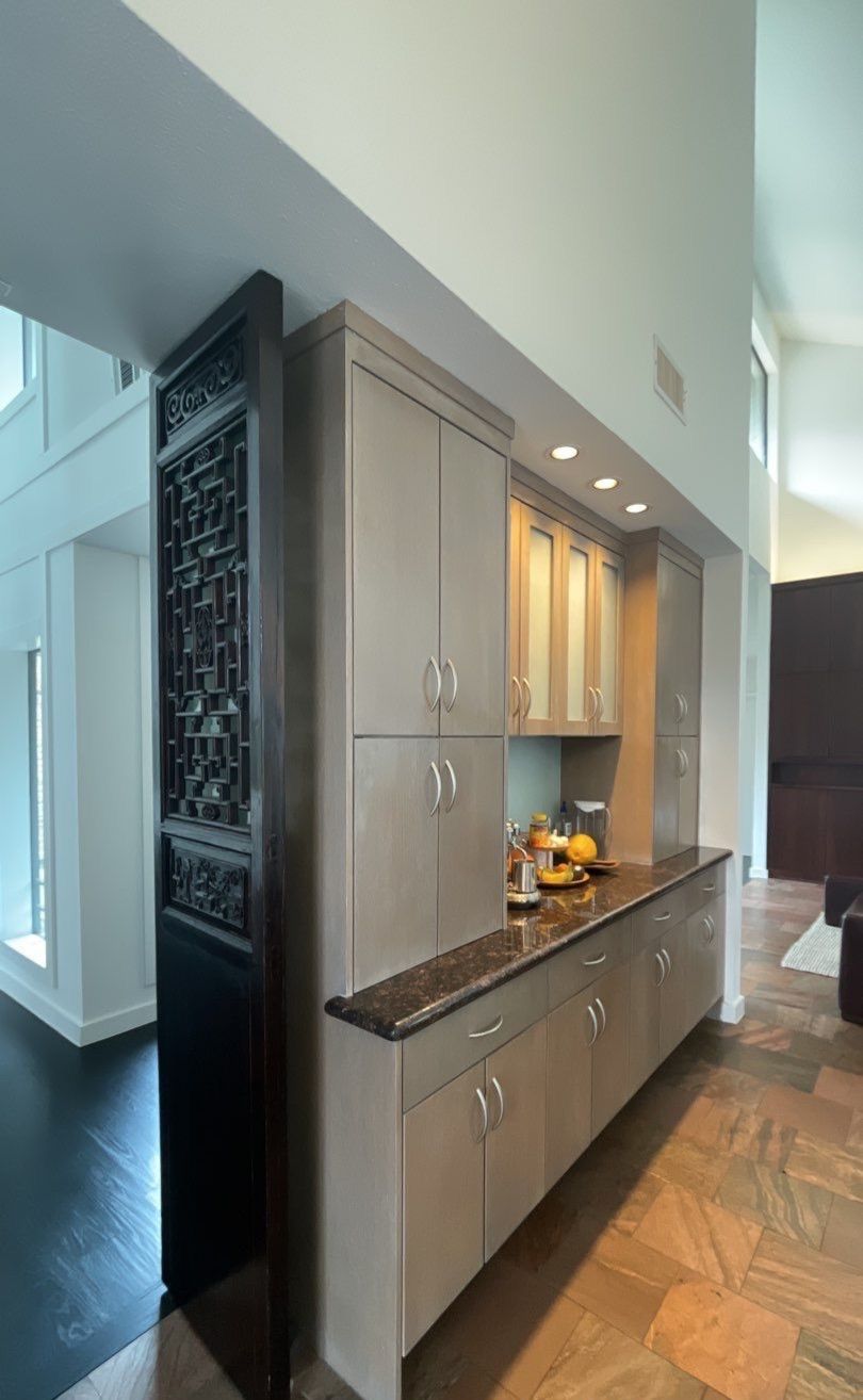 Modern & Clean Kitchen by SLM General Contractors & Roofing