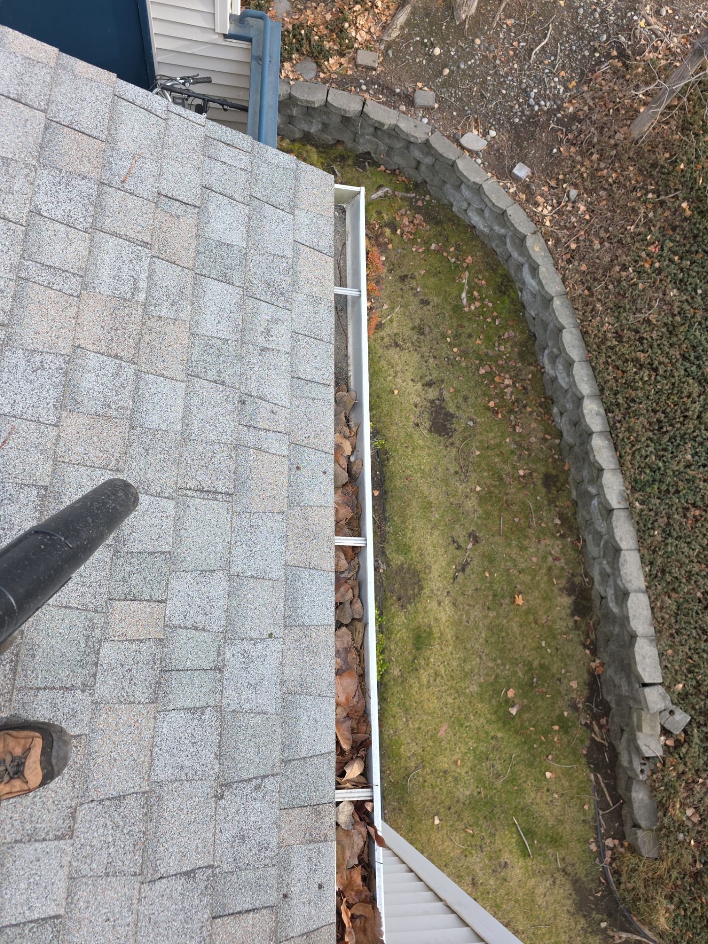 Commercial gutter cleaning Georgia before photo with filled gutters