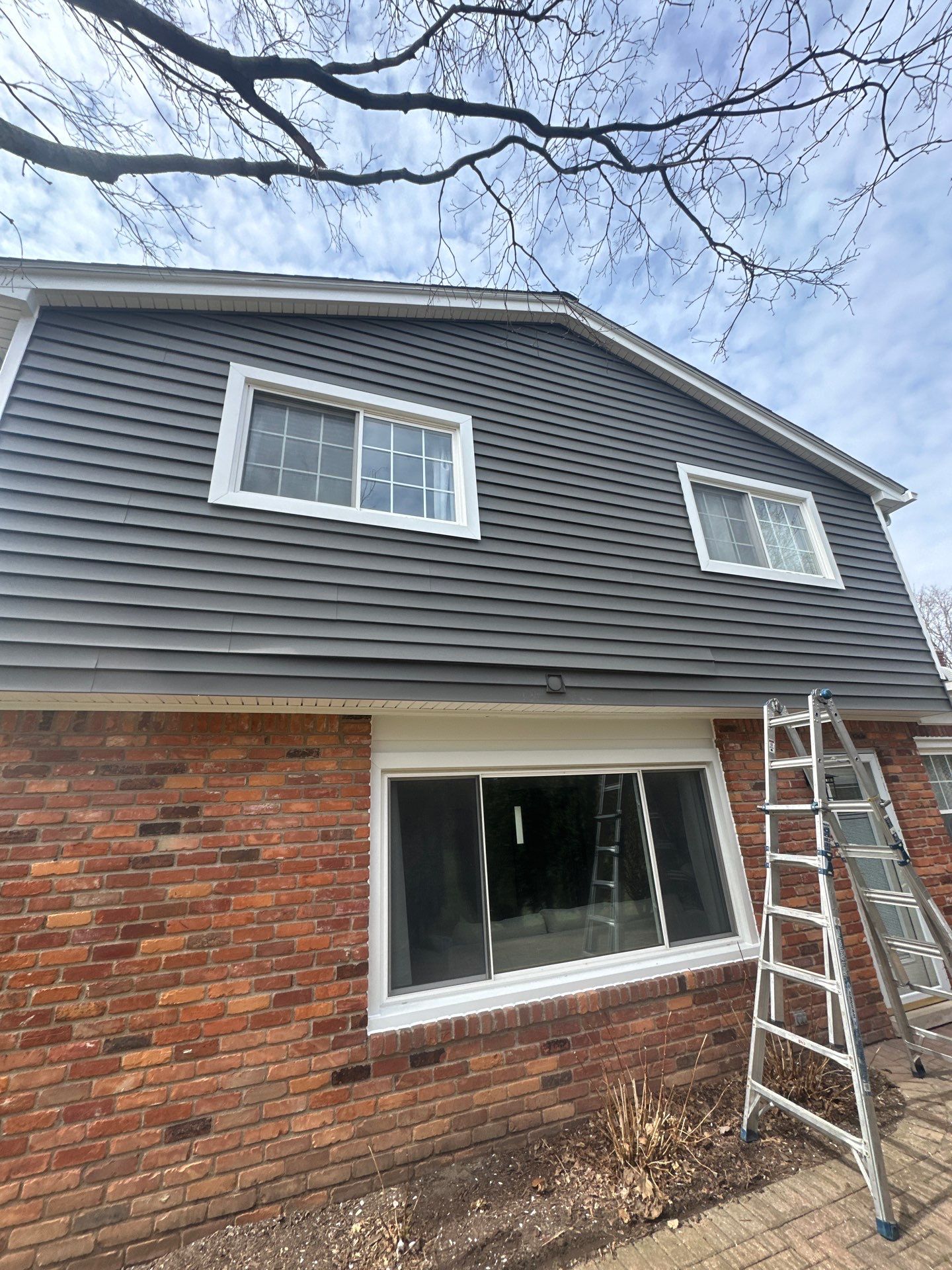 Siding Replacement using Alside Charcoal Smoke and Roof Replacement using Owens Corning Peppercorn by 180 Contractors
