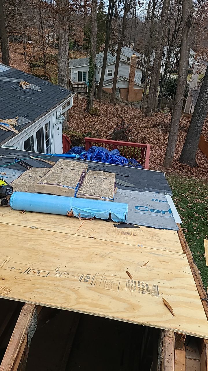 Springfield CertainTeed Charcoal Black Roof & CertainTeed Colonial White Siding by RM Banning, Inc.